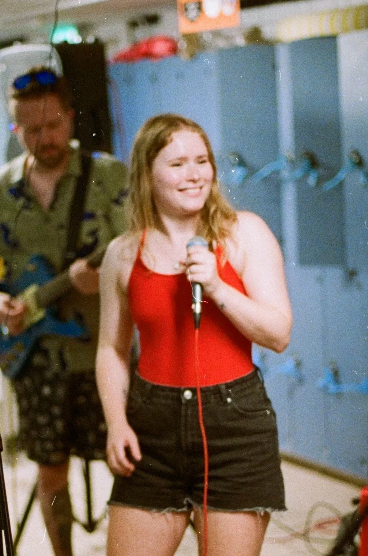 poppy rose performing at her Let's Go Swimming! pool party concert