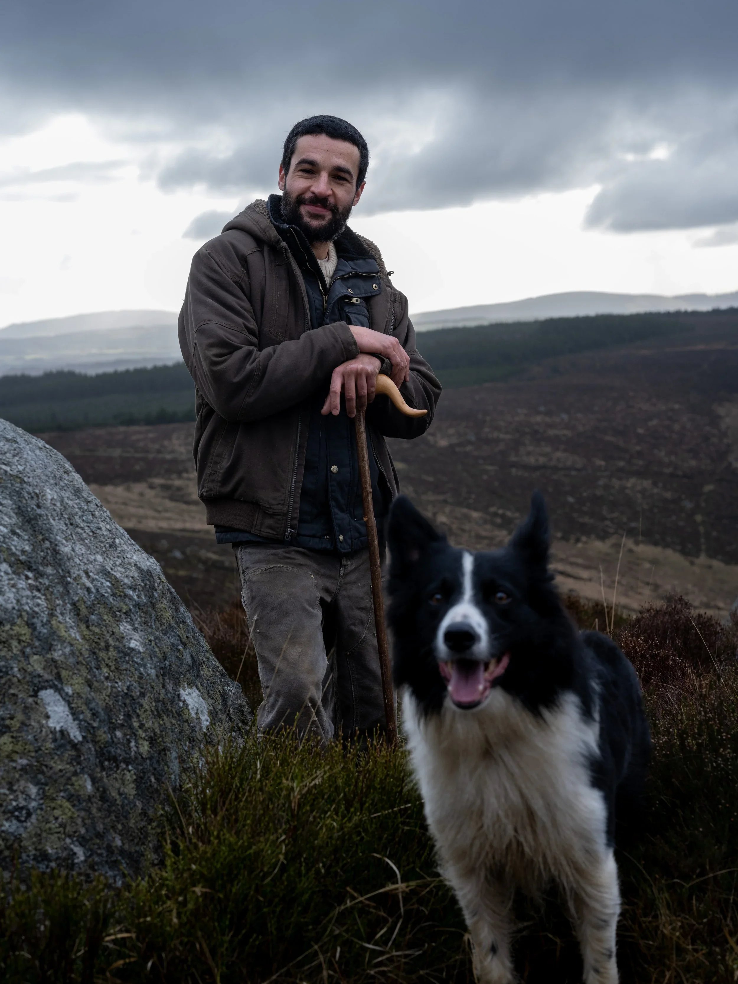 02_BringThemDown_BTS_PatrickRedmond_©MUBI_Actor+Christopher+Abbott+on+set+with+a+dog.webp