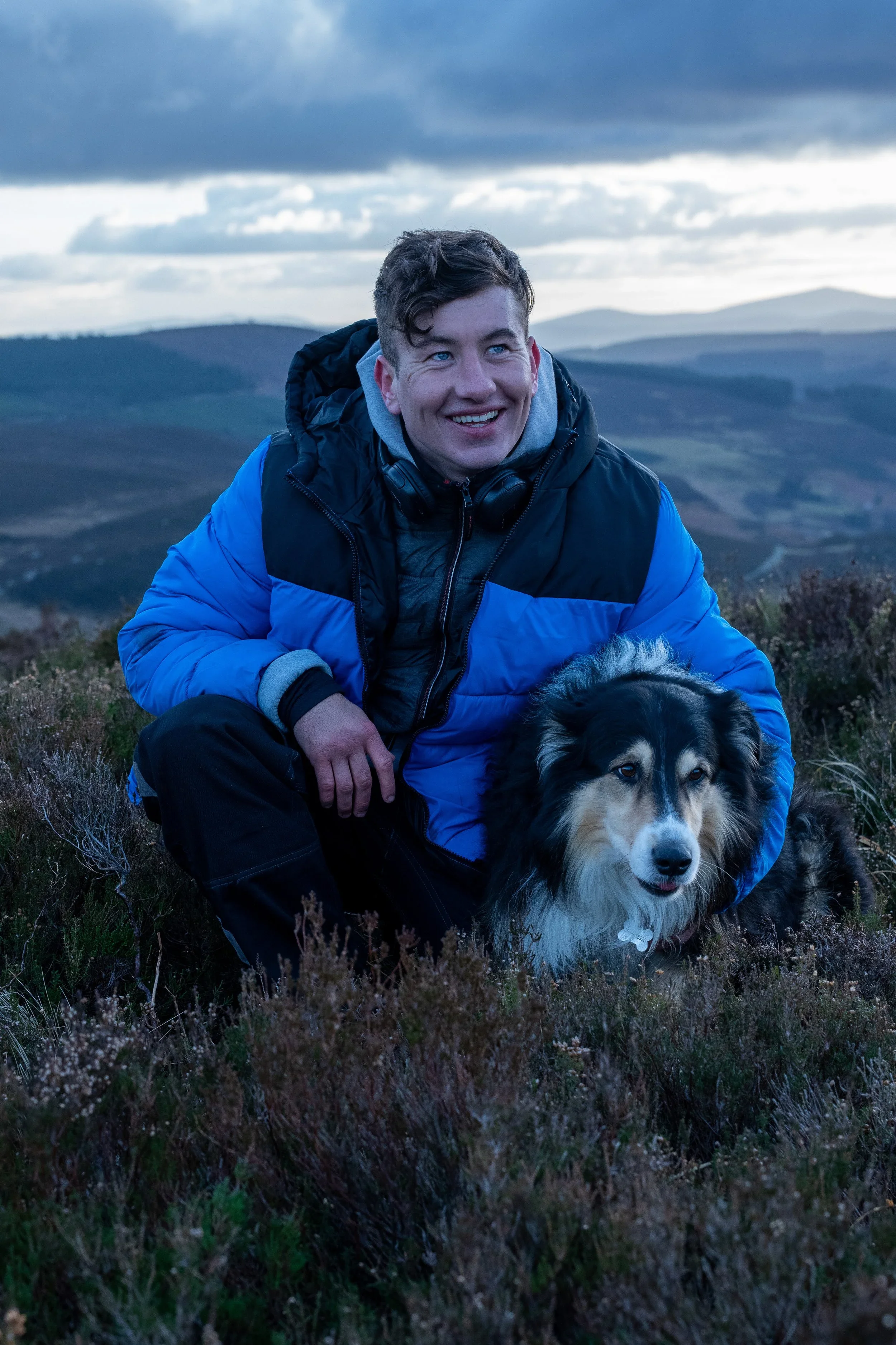03_BringThemDown_BTS_PatrickRedmond_©MUBI_Actor+Barry+Keoghan+on+set+with+a+dog.webp