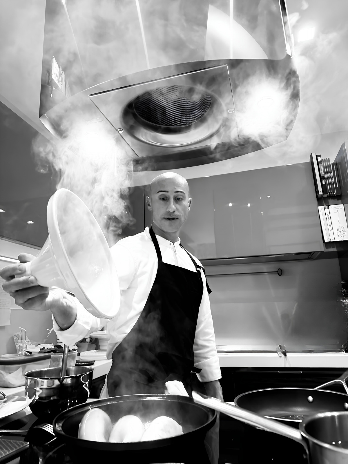 MAX, chef privato, cucina dal vivo per un'esperienza di fine dining a domicilio.