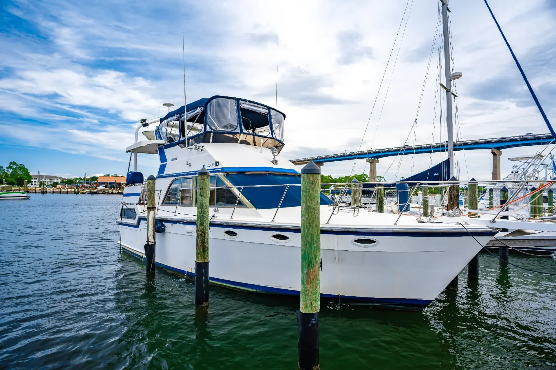 marina-hero-yacht-1920 (1).webp