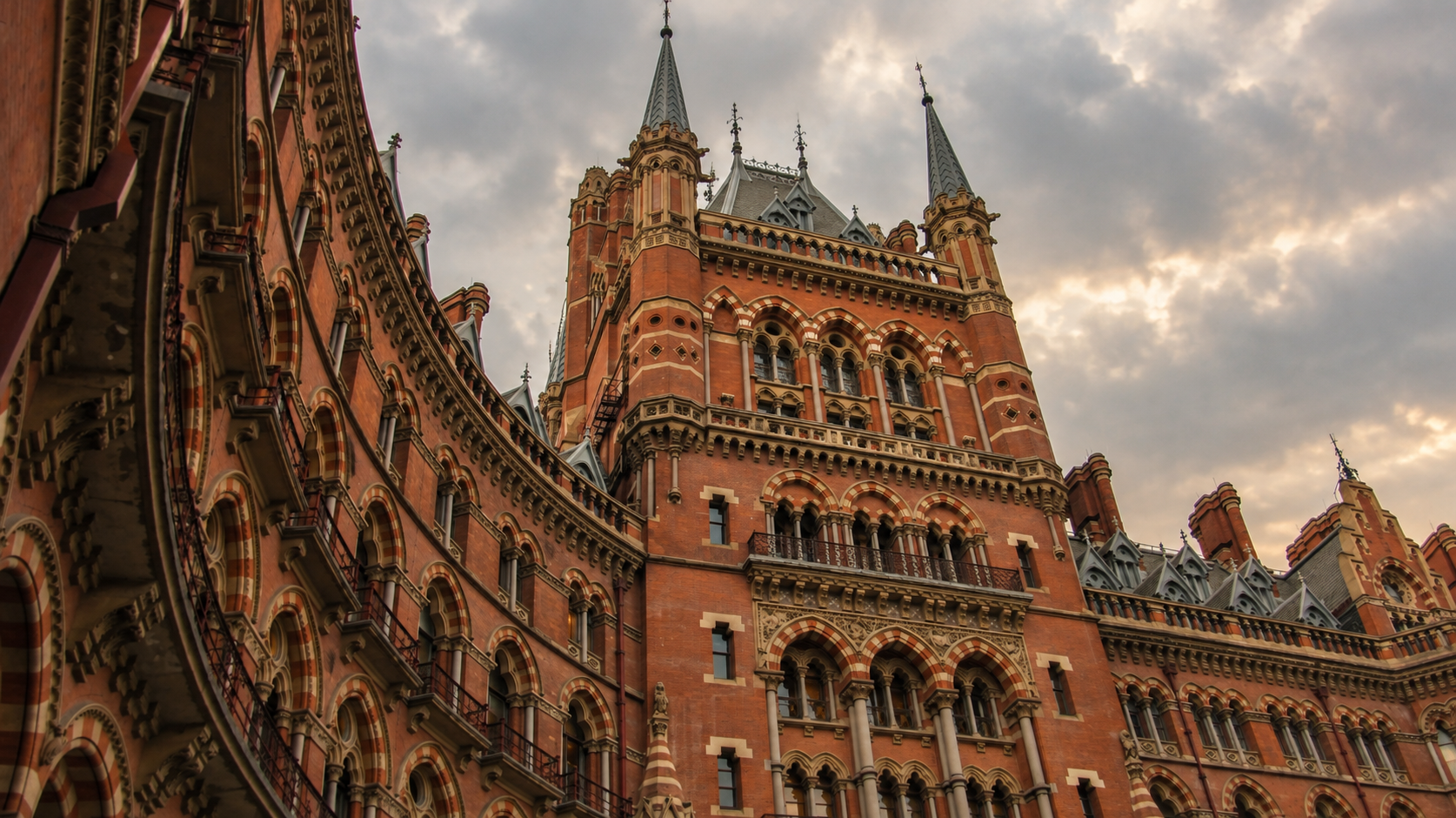 Romola-and-Co-retail-hospitality-consultancy-UK-projects-retail-expansion-across-iconic-locations-St-Pancras-International.png