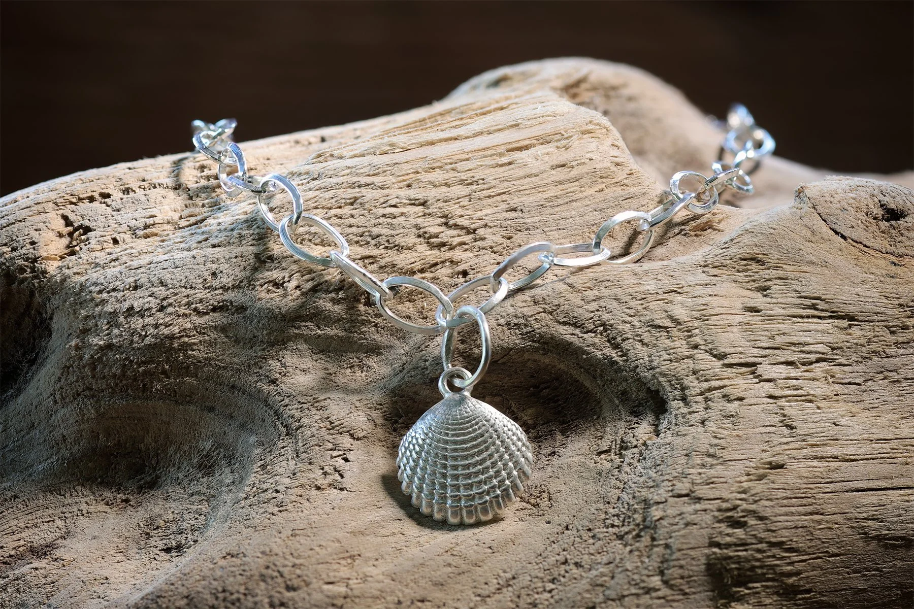 Sterling Silver Oval Link Bracelet with Scallop Charm