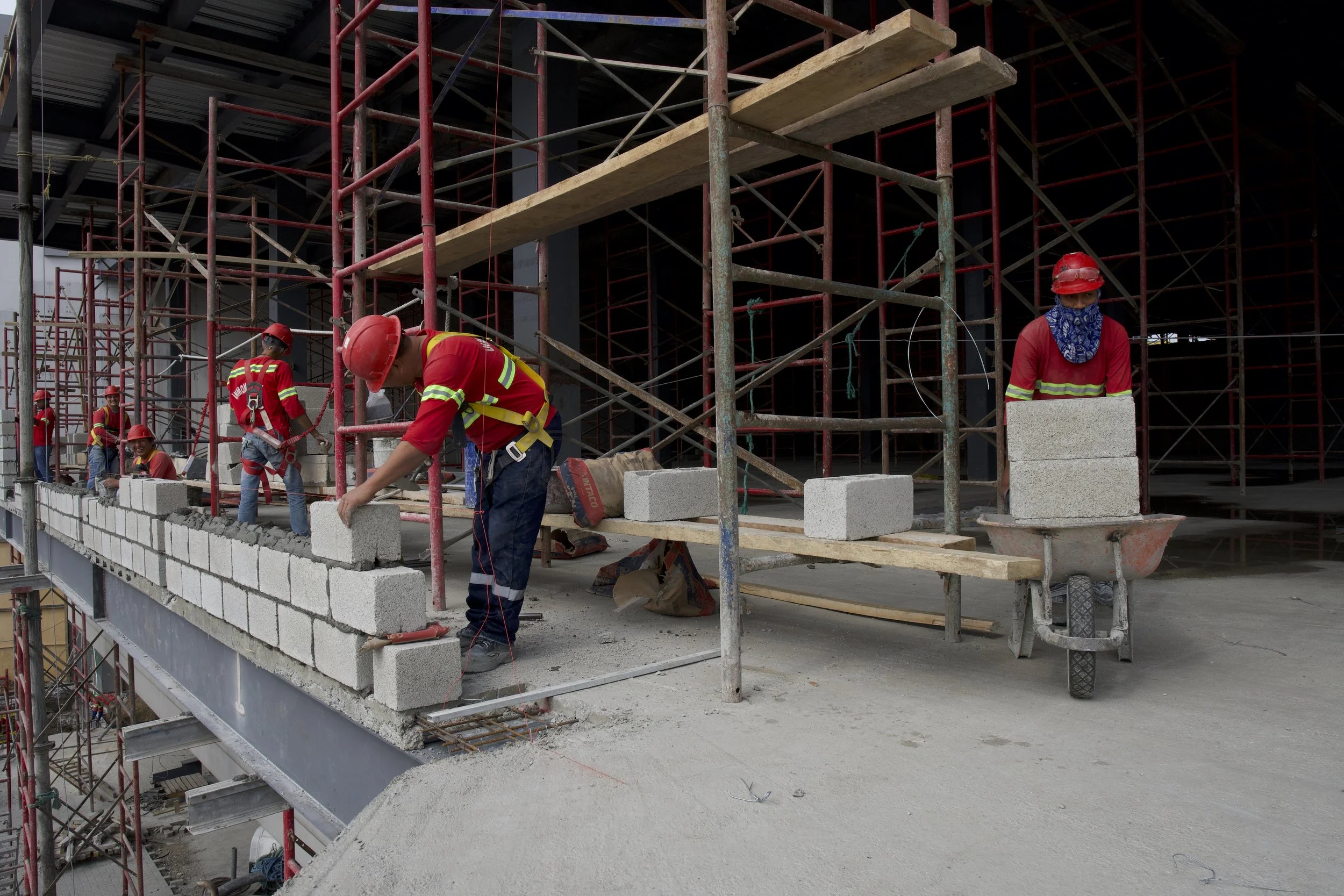 Suministro de bloques de hormigón VIPRESA para obras y proyectos de construcción de gran escala en Ecuador