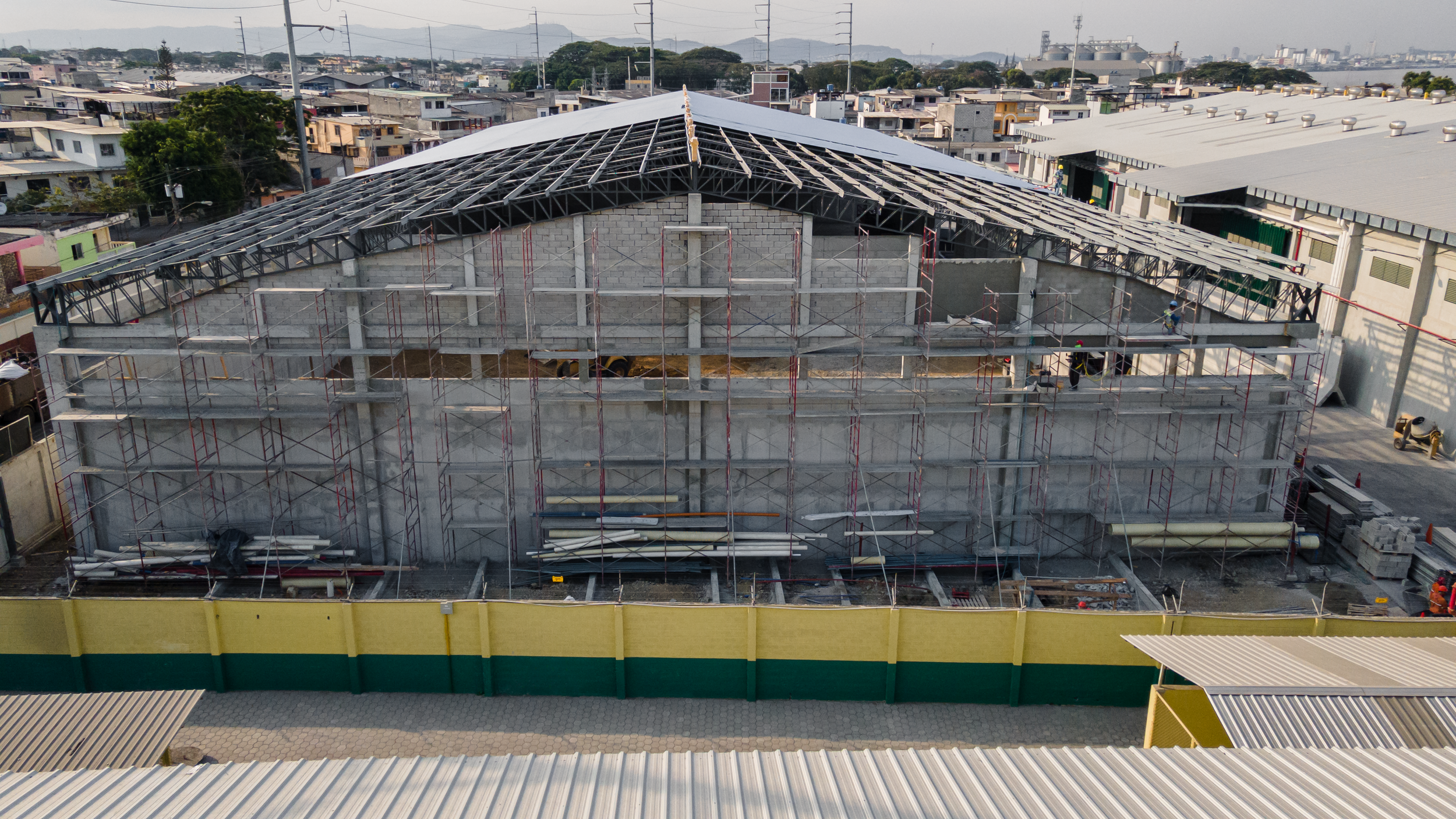 Suministro de bloques de hormigón y ejecución en obra para proyectos que requieren capacidad, continuidad y cumplimiento.