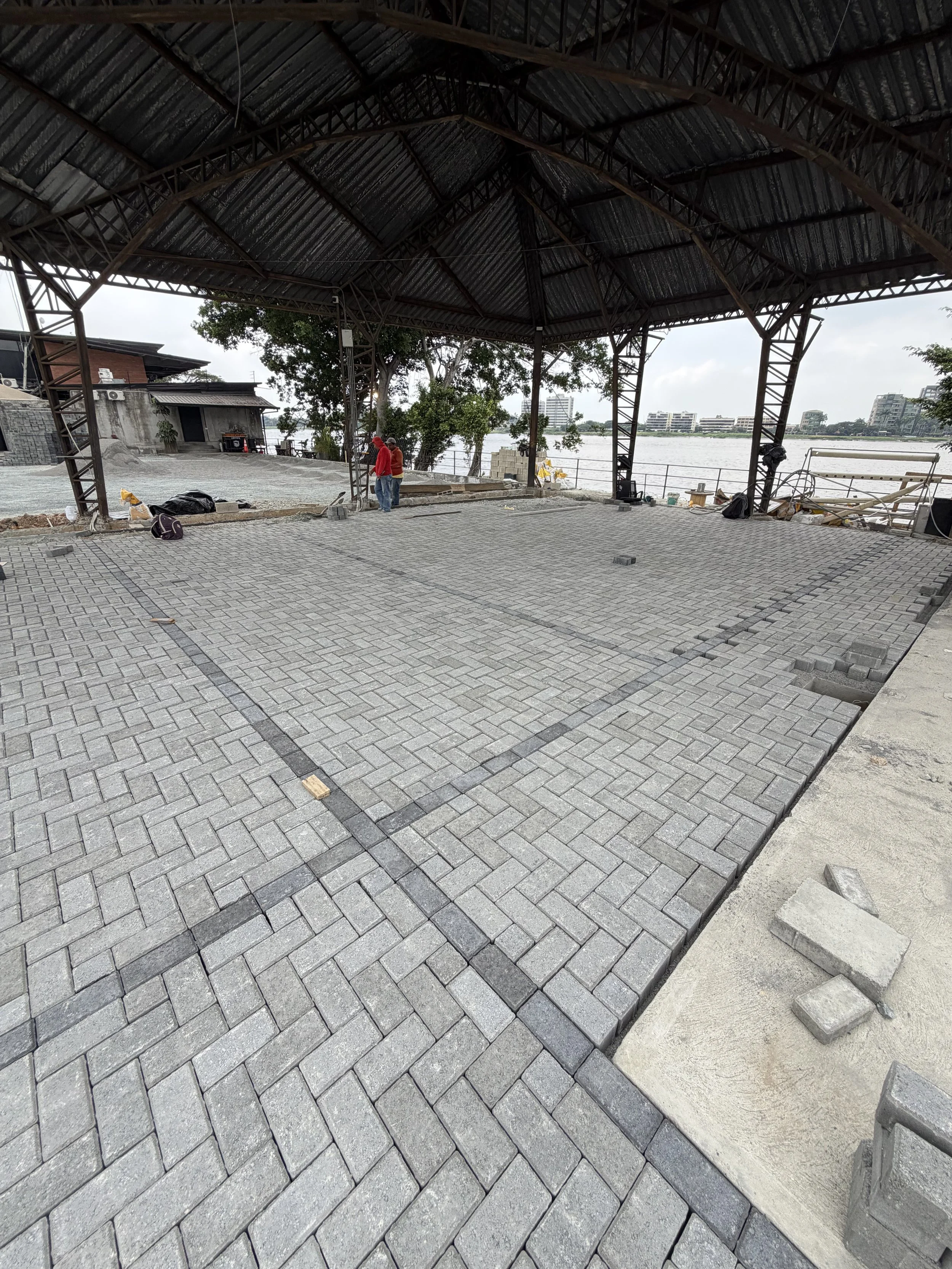 Adoquines de hormigón VIPRESA para proyectos de construcción en Guayaquil, Ecuador