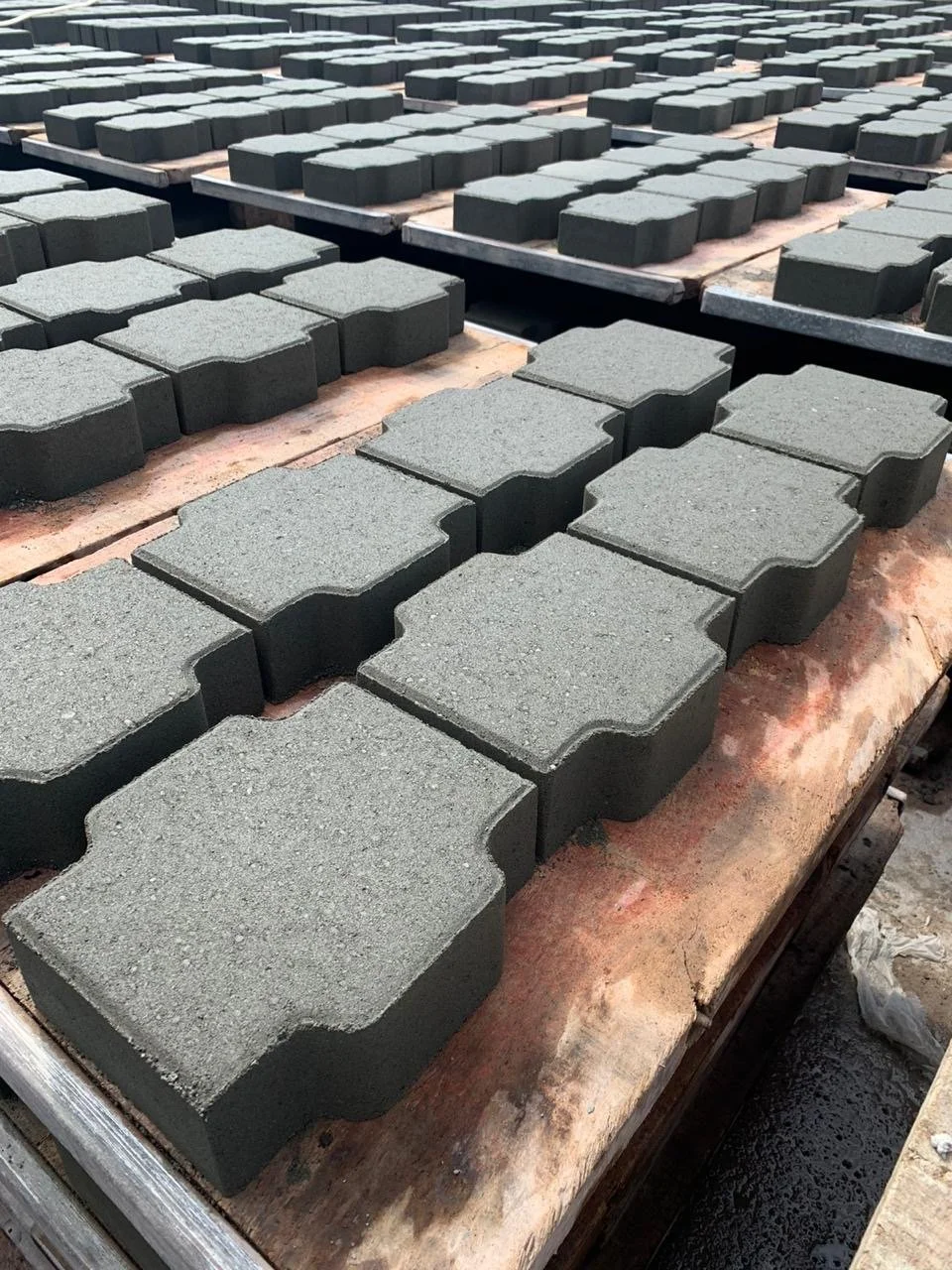 Adoquines de hormigón VIPRESA en producción en Guayaquil, Ecuador