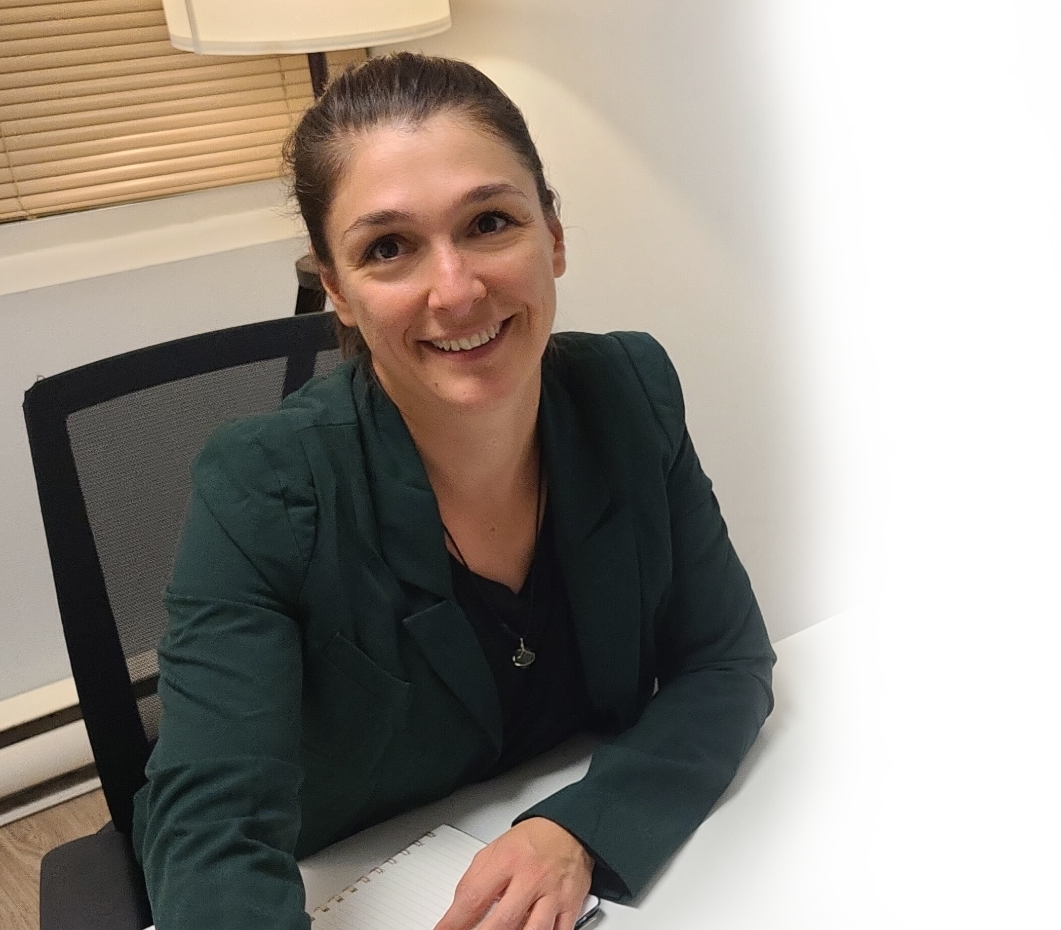 Sarah Guay-Lacombe. psychoéducatrice, à son bureau en rencontre de psychoéducation