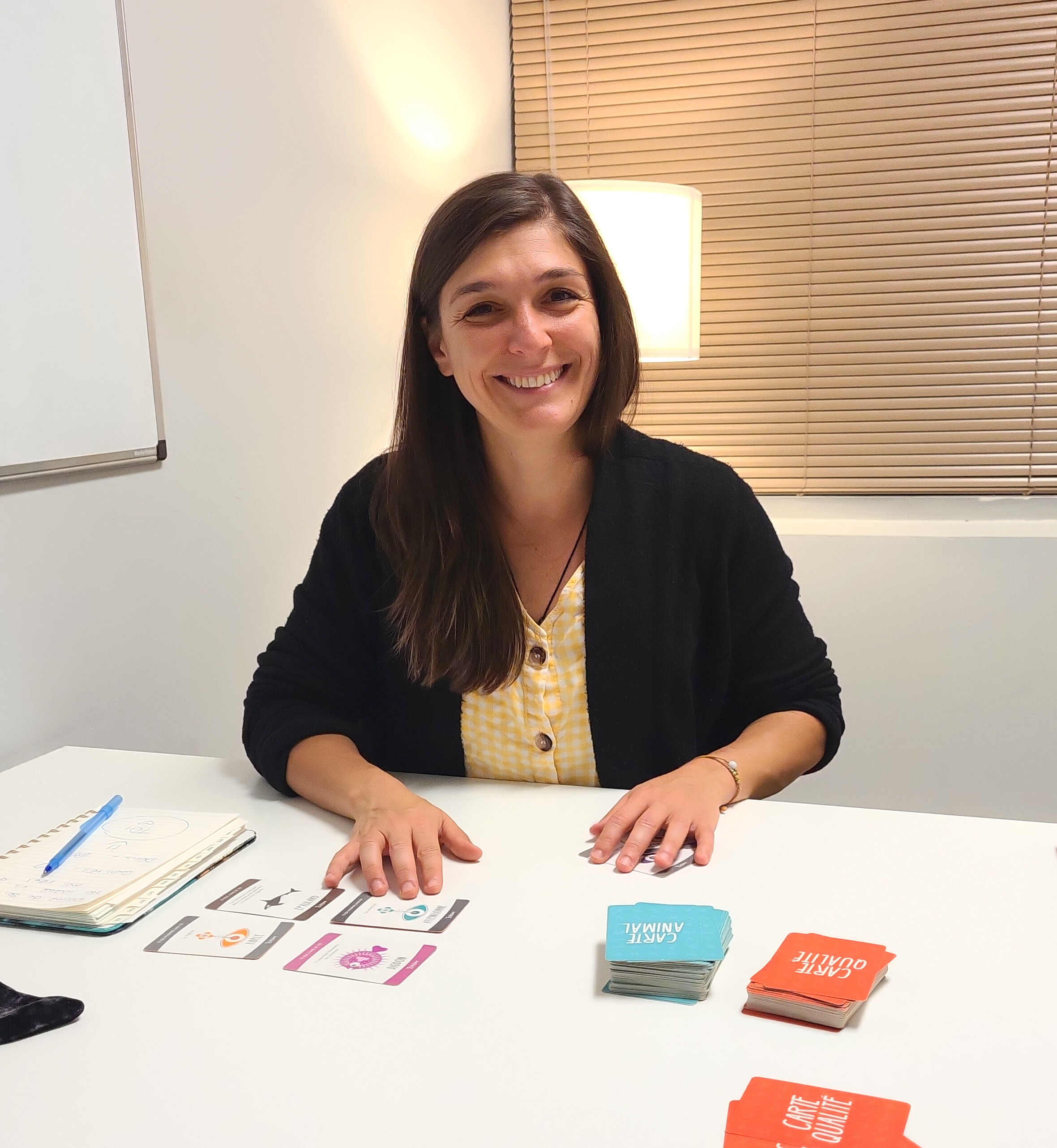 Sarah Guay-Lacombe jouant au jeu totem pour travailler l'estime de soi