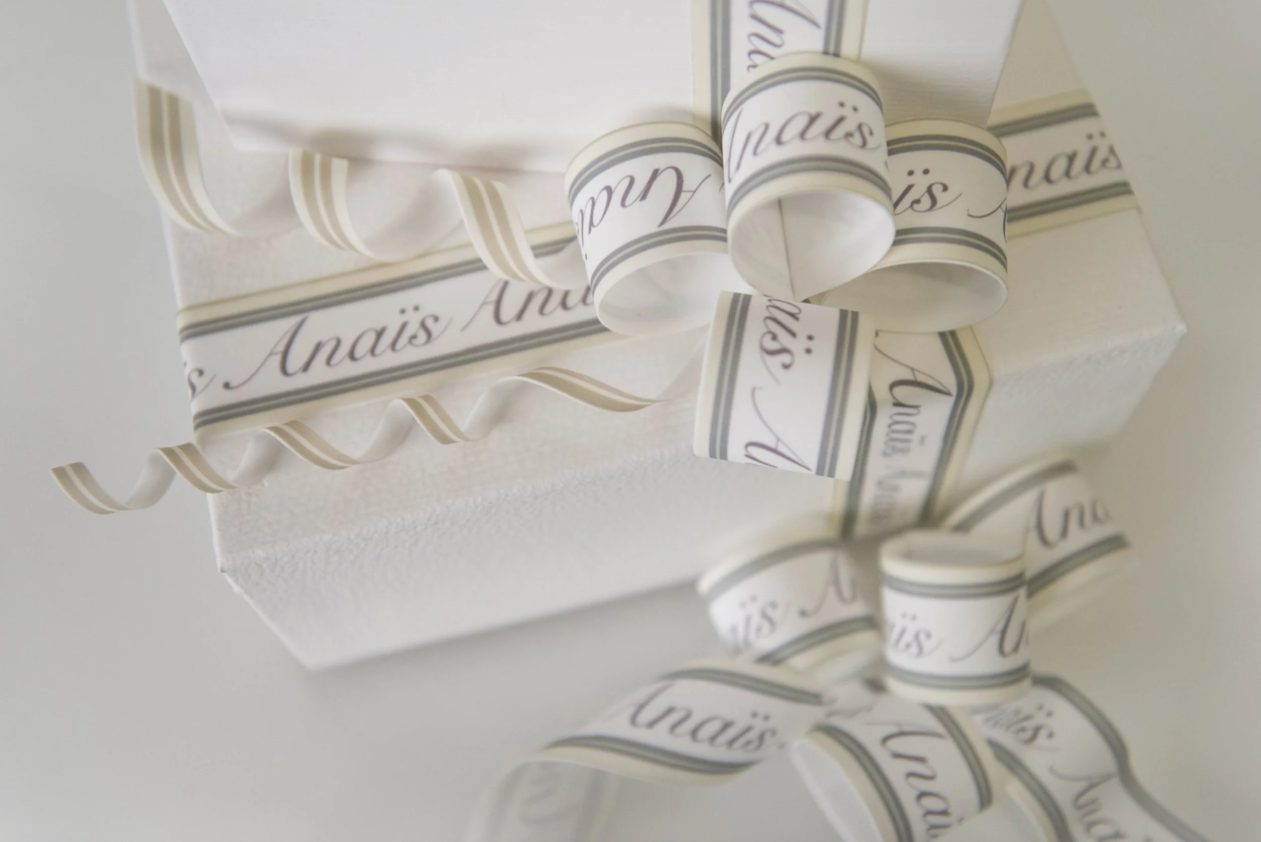 Ruban en porcelaine de sucre (pâte à sucre), fin comme une feuille de papier, du Créateur de l'Ombre · Sugar porcelain ribbon by The Shadow Creator6
