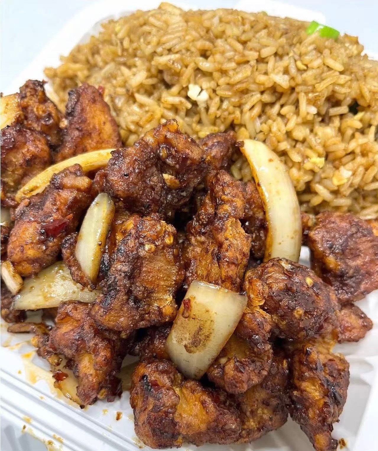 Dry Chilli Chicken On Fried Rice Combo