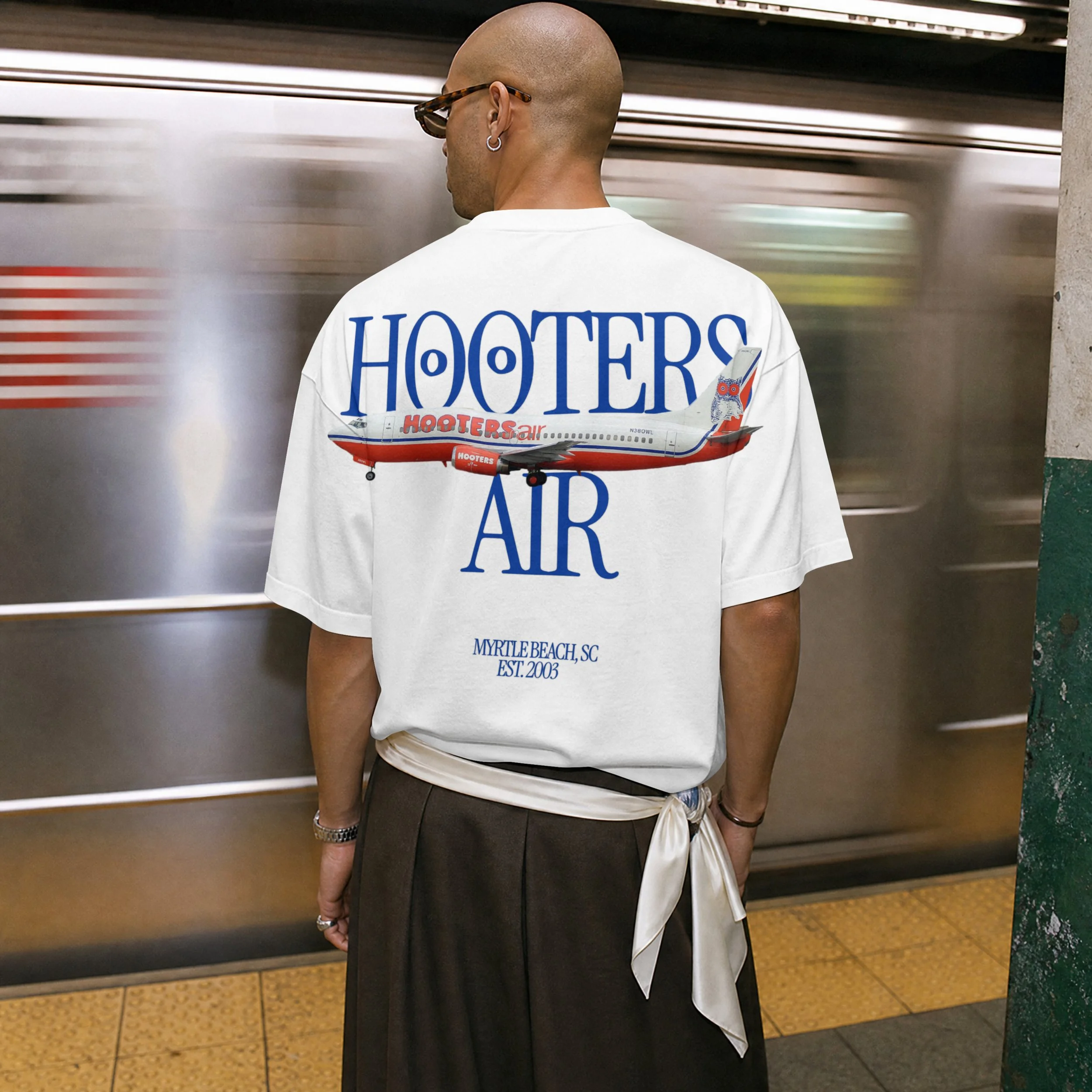 'Hooters Air' Vintage T-Shirt