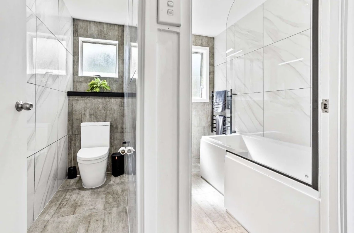 Full Toilet & Bathroom Reno