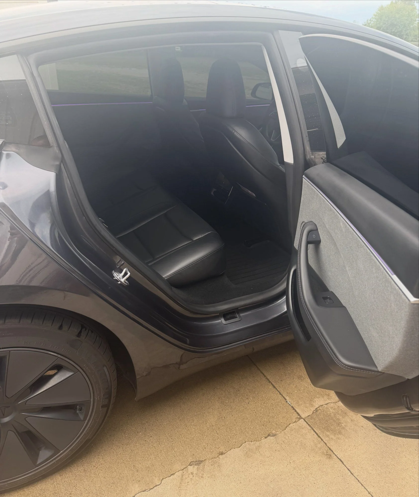 2025-tesla-model-3-premium-rwd-05.jpg