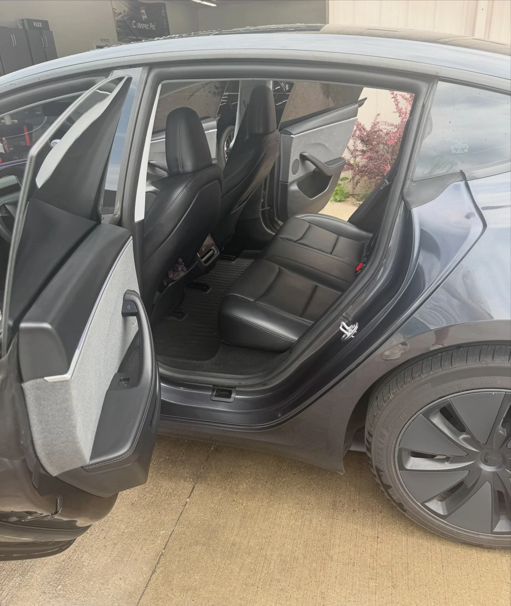 2025-tesla-model-3-premium-rwd-04.jpg
