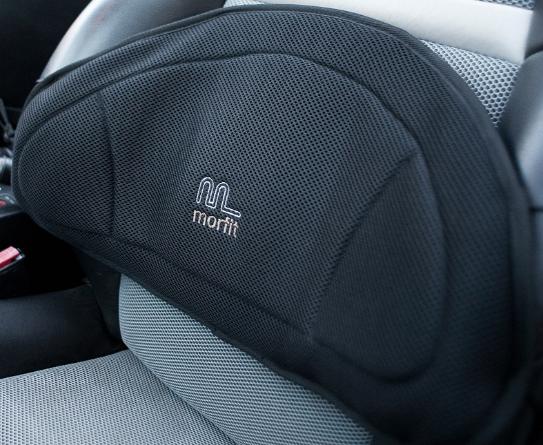 Car seat with a black headrest cover and a logo that reads 'monifi'