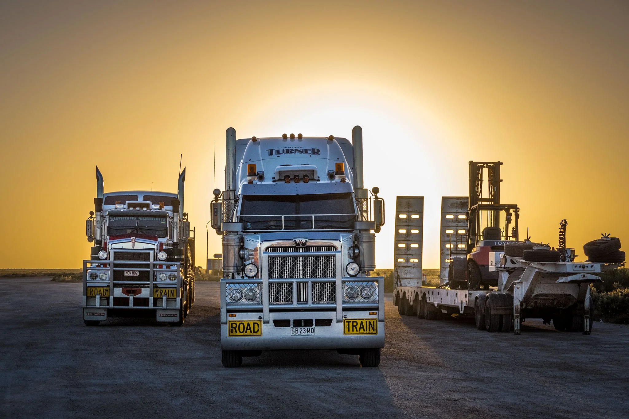 Road Train Sunset, Nullarbor Roadhouse SA