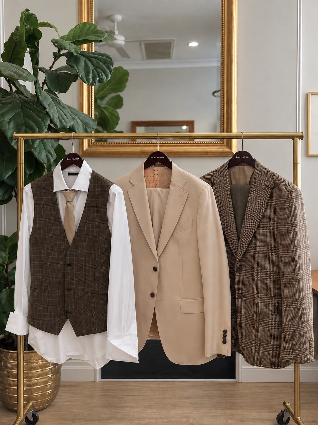 A sports jacket starts with the right cloth.

This one is cut from Dormeuil British Vintage, pure baby alpaca, woven in England in a classic Prince of Wales check. Exceptionally soft, lightweight and rich in texture.

Paired with generations of tailo