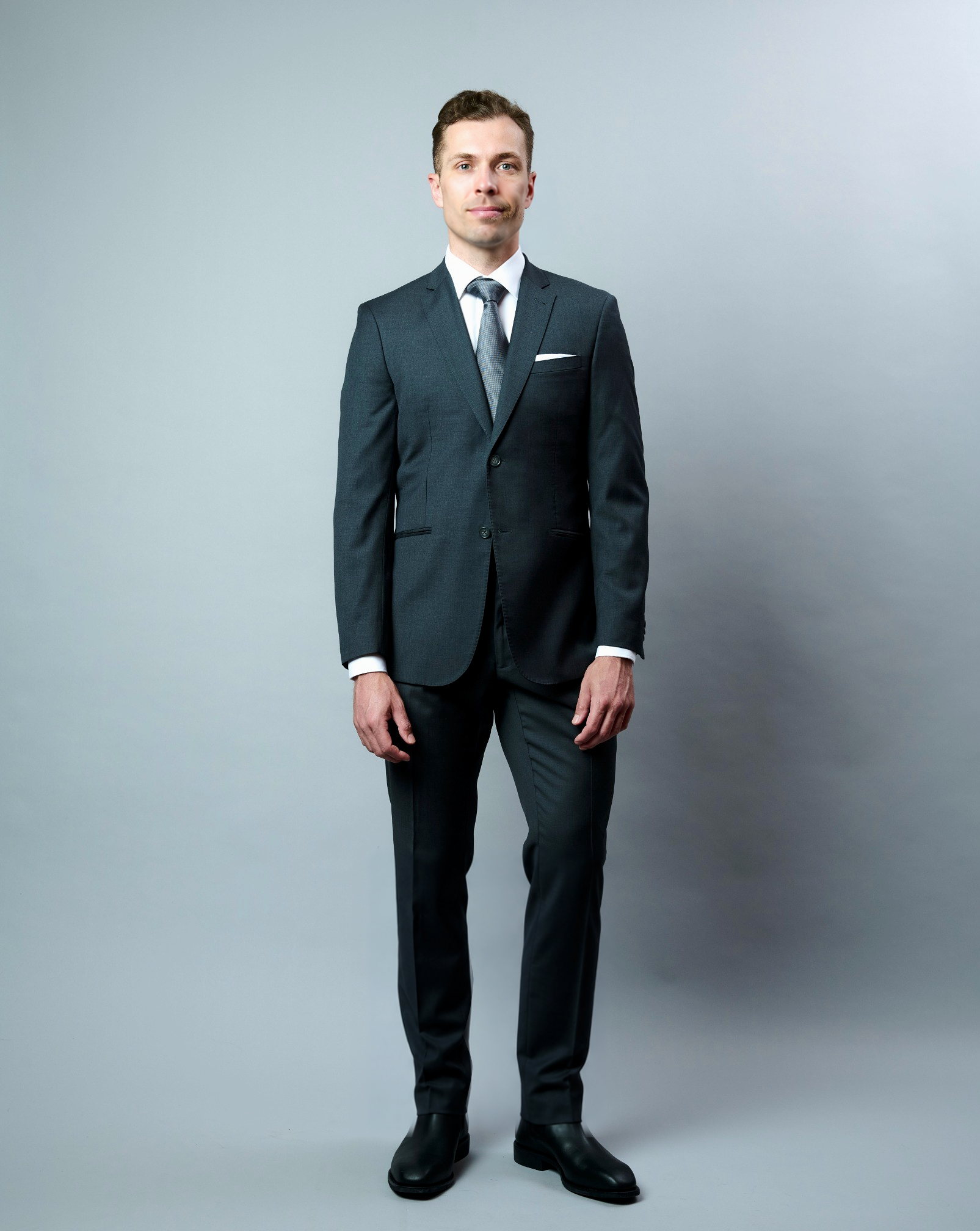 grey-suit-clean-shaven-slightly-shorter-protected-3.png
