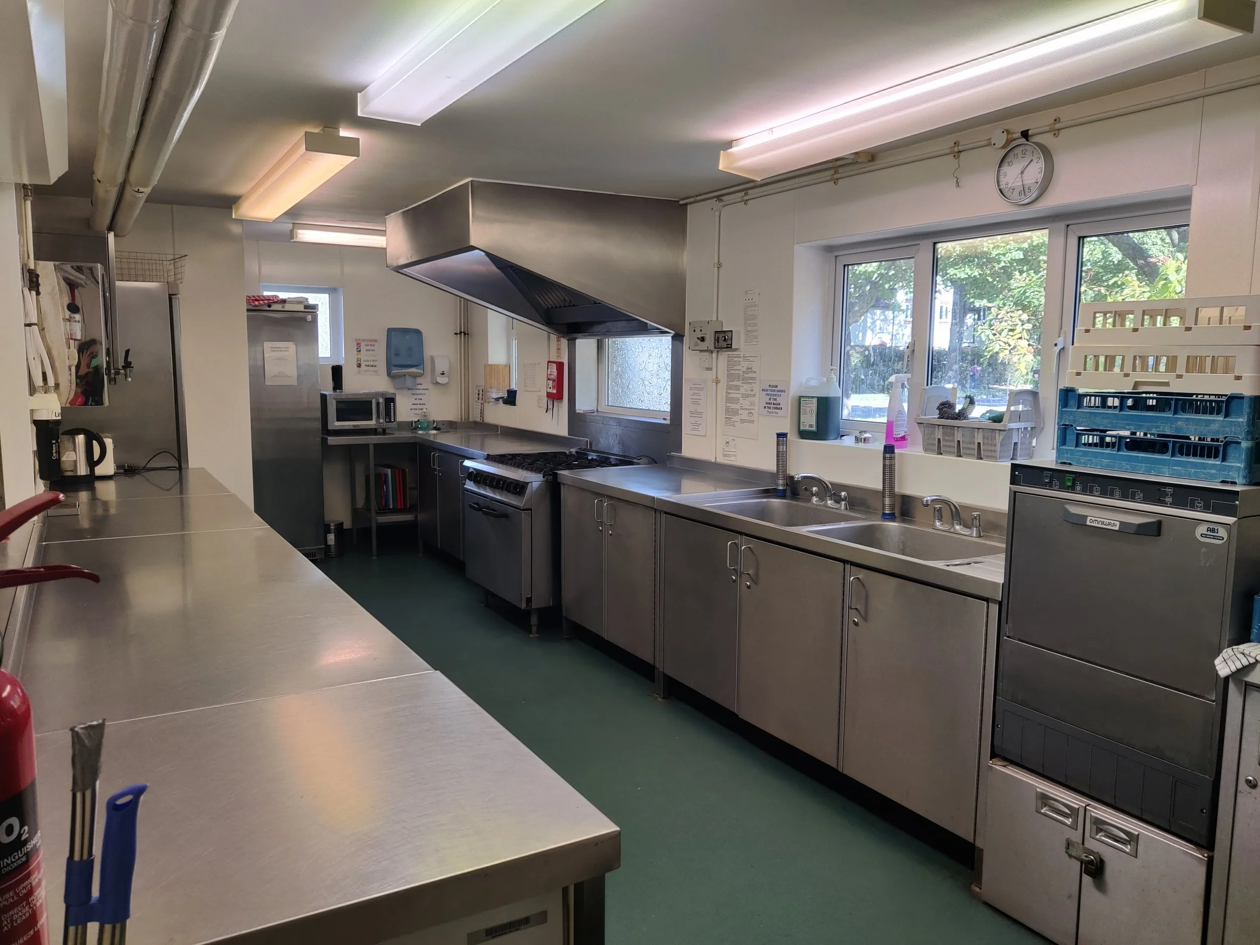 Full kitchen approx 9.2 m x 3.05 m