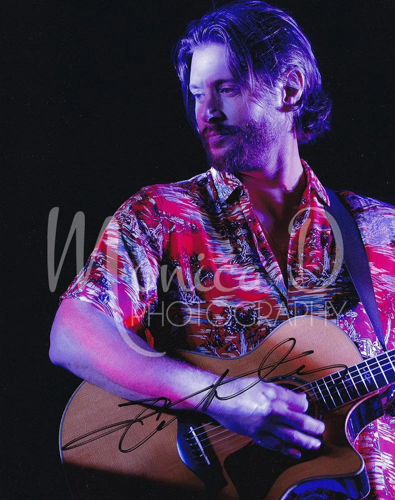 Jensen Ackles performing during the Louden Swain Saturday Night Special and Luau at the Creation Entertainment Supernatural convention in Honolulu, Hawaii, November 2023