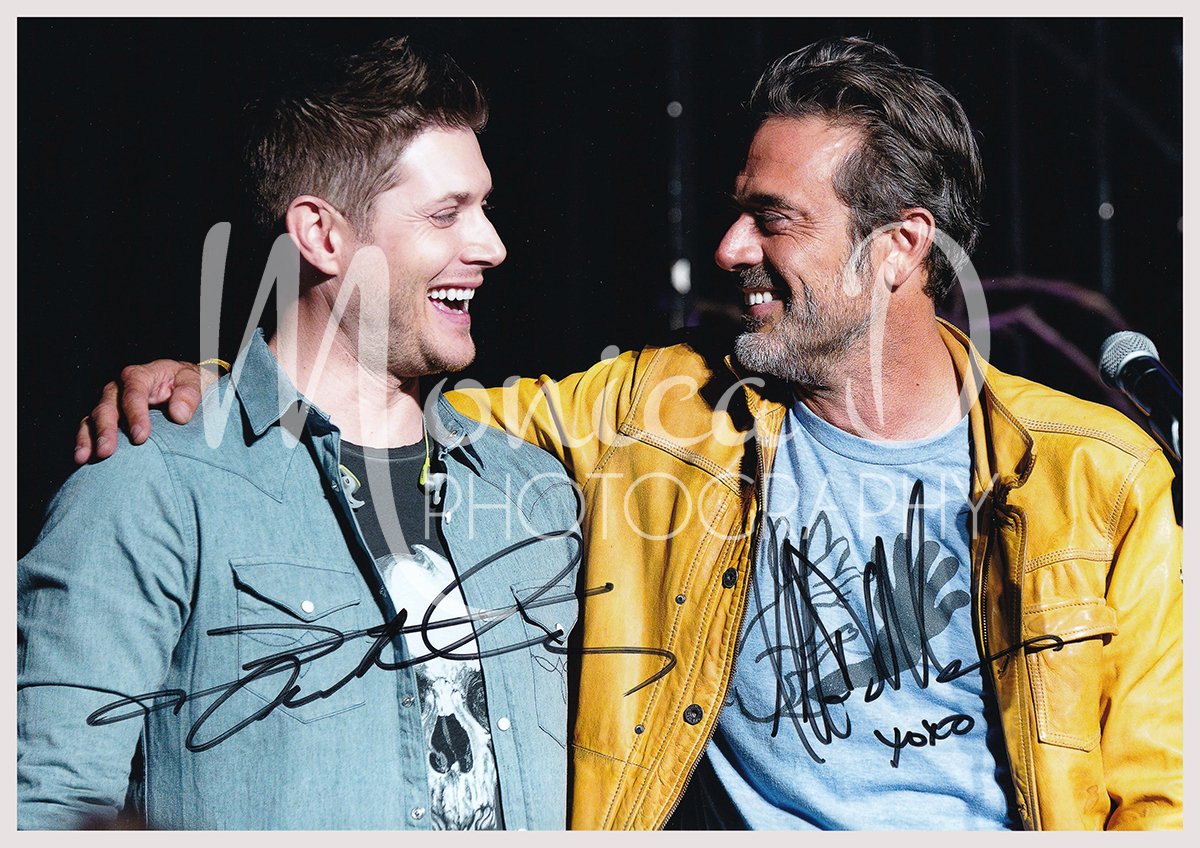 Jensen Ackles and Jeffrey Dean Morgan on stage at a Creation Entertainment Supernatural convention in Las Vegas, Nevada.