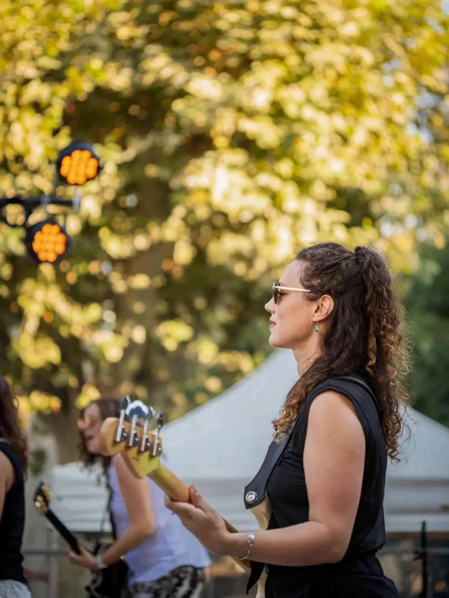 Une vraie bassiste cette @happi_ness_music 🎸
 
C'&eacute;tait le groupe @austernpower sur sc&egrave;ne au festival offensive rock ✨

Du bon son qui vous fait vibrer tout le corps !