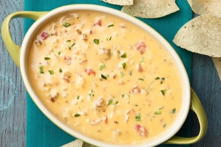 Tostadas Caseras y Chile Con Queso