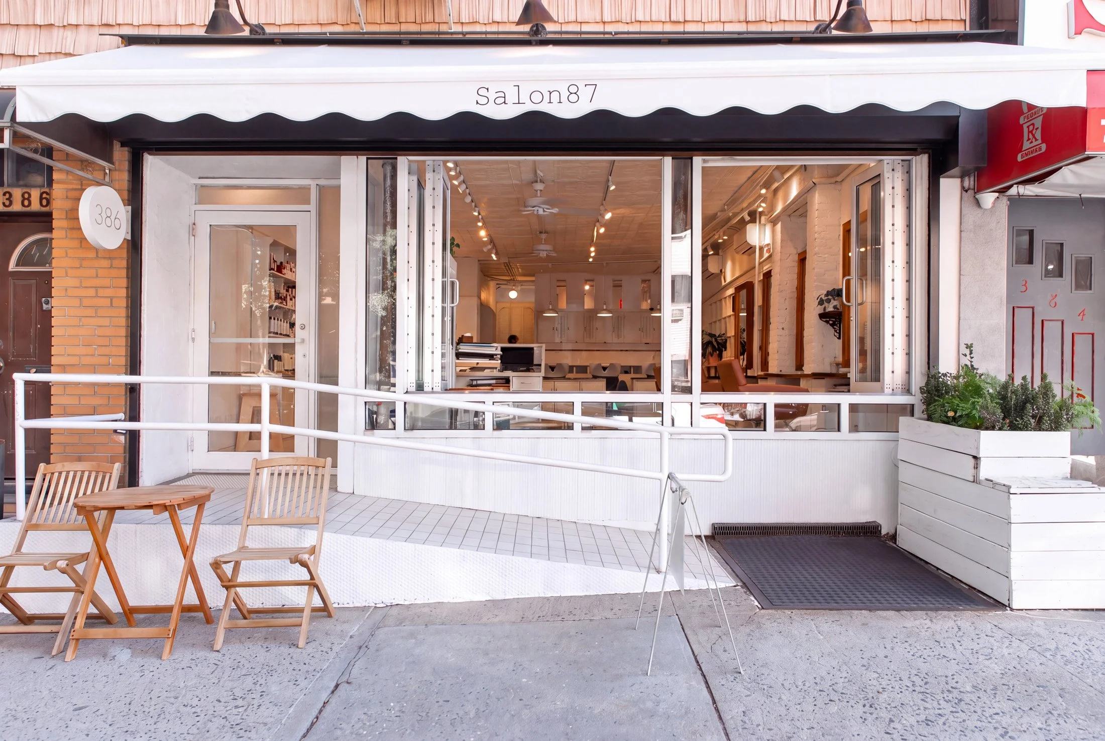 SALON 87 outside .jpg
