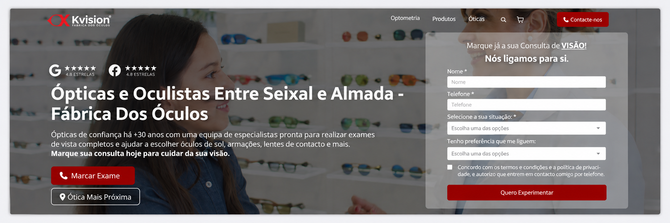 Página de um site de uma loja de óculos chamada Kvision, com uma mulher e uma atendente conversando, exibindo diversas armações de óculos na parede ao fundo. Texto indicando que a loja é especializada em óculos e lentes há mais de 30 anos, com opções para marcação de exame visual e agendamento de consulta.
