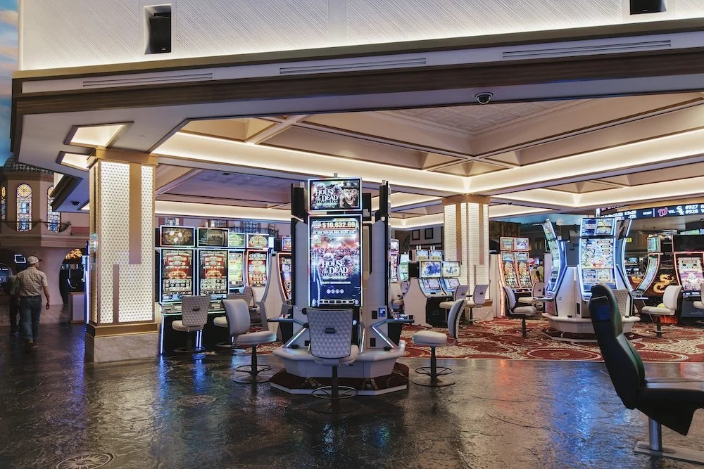 Sunset Station Sports Book_MacMoPhoto_37.jpg