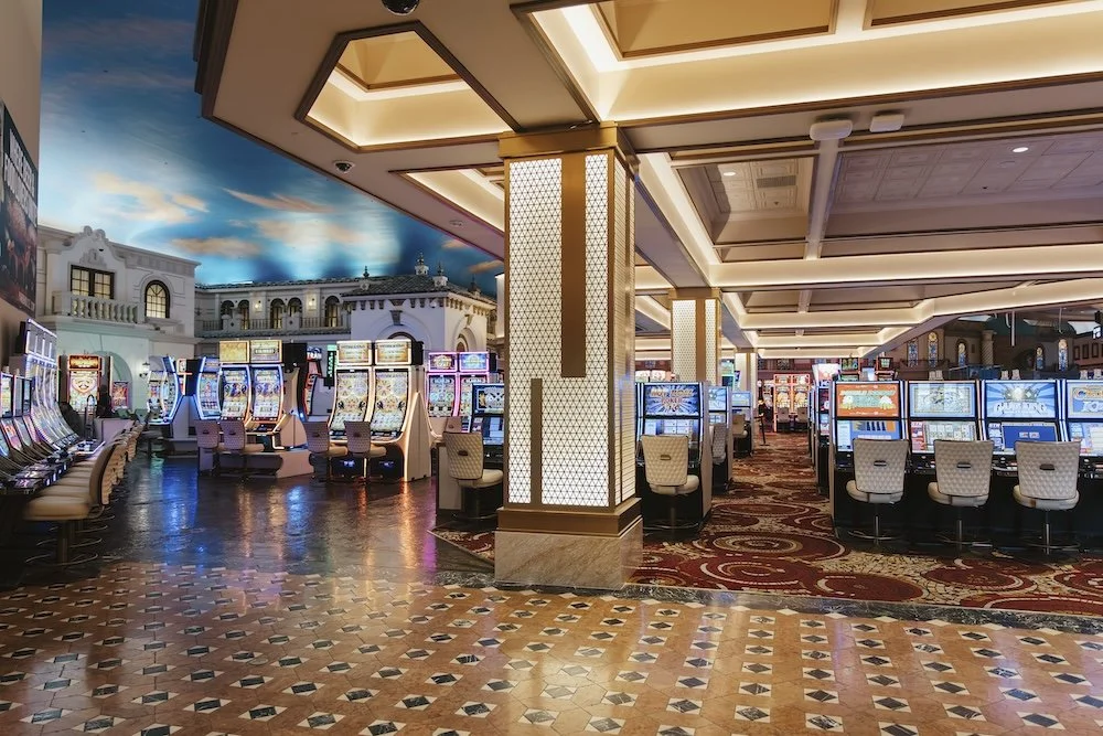 Sunset Station Sports Book_MacMoPhoto_33.jpg