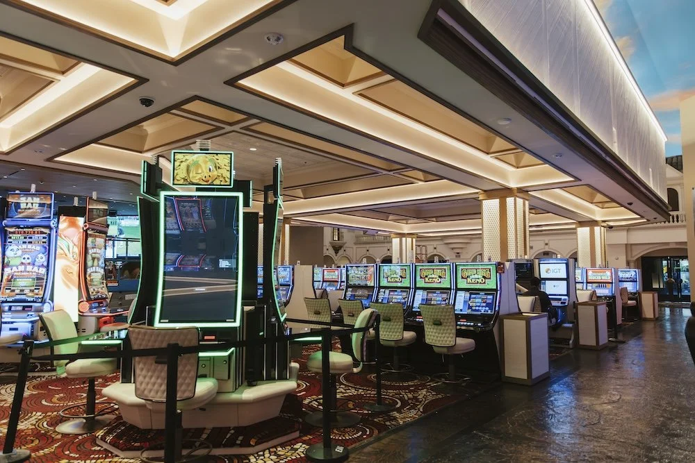 Sunset Station Sports Book_MacMoPhoto_30.jpg