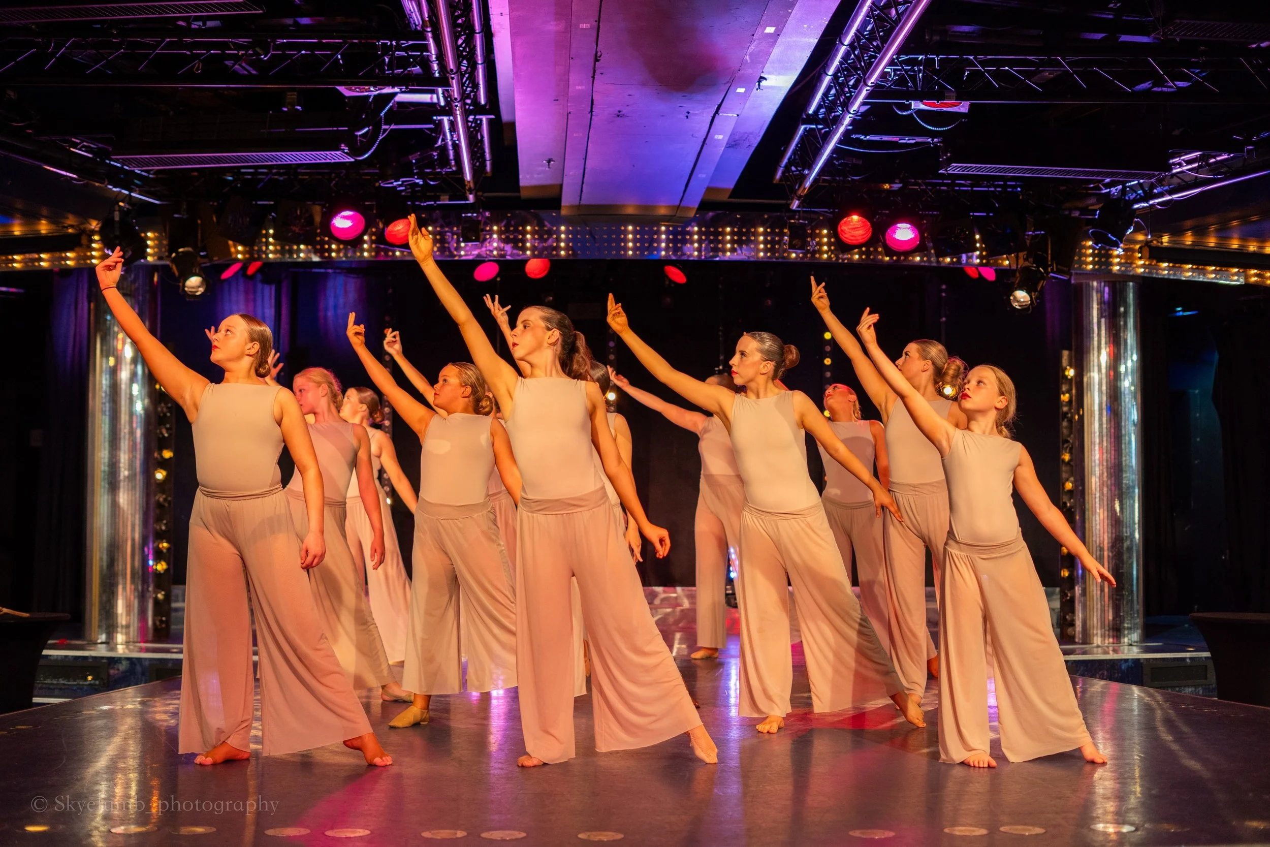 🤩LYRICAL AT ESDC🤩 

Does your child love to dance but you don&rsquo;t know what style they would like? We offer lyrical dance for all ages!

Whether it&rsquo;s recreational or competitive dancing, we do it all🩰

🗓️MONDAY NIGHTS

7-8pm Junior lyri