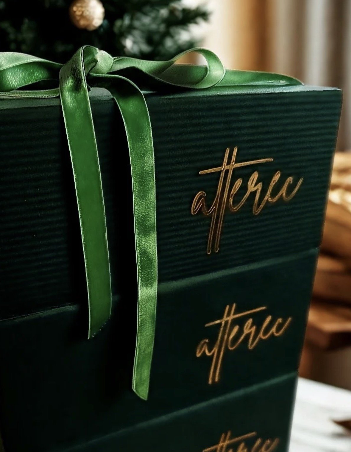 2026 HOLIDAY BOX