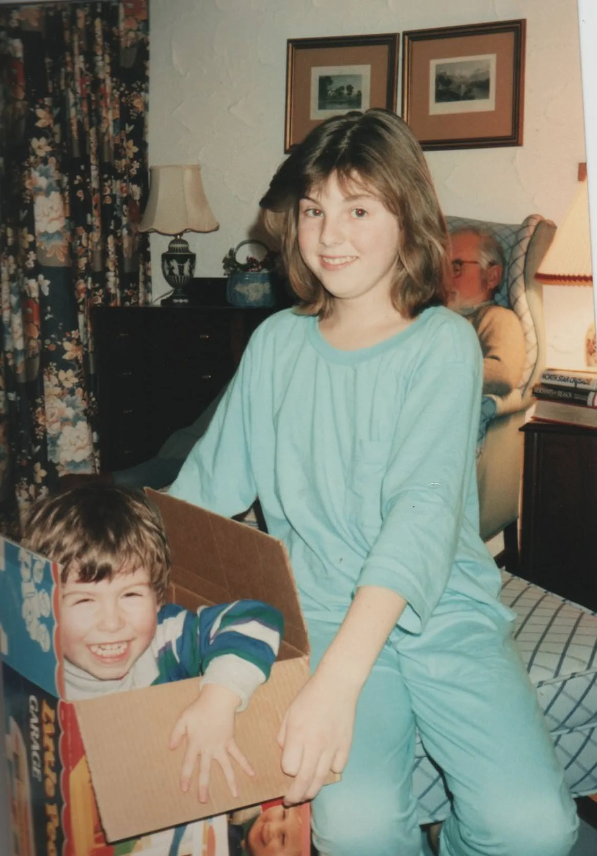 040 Xmas parcel 1989.jpg