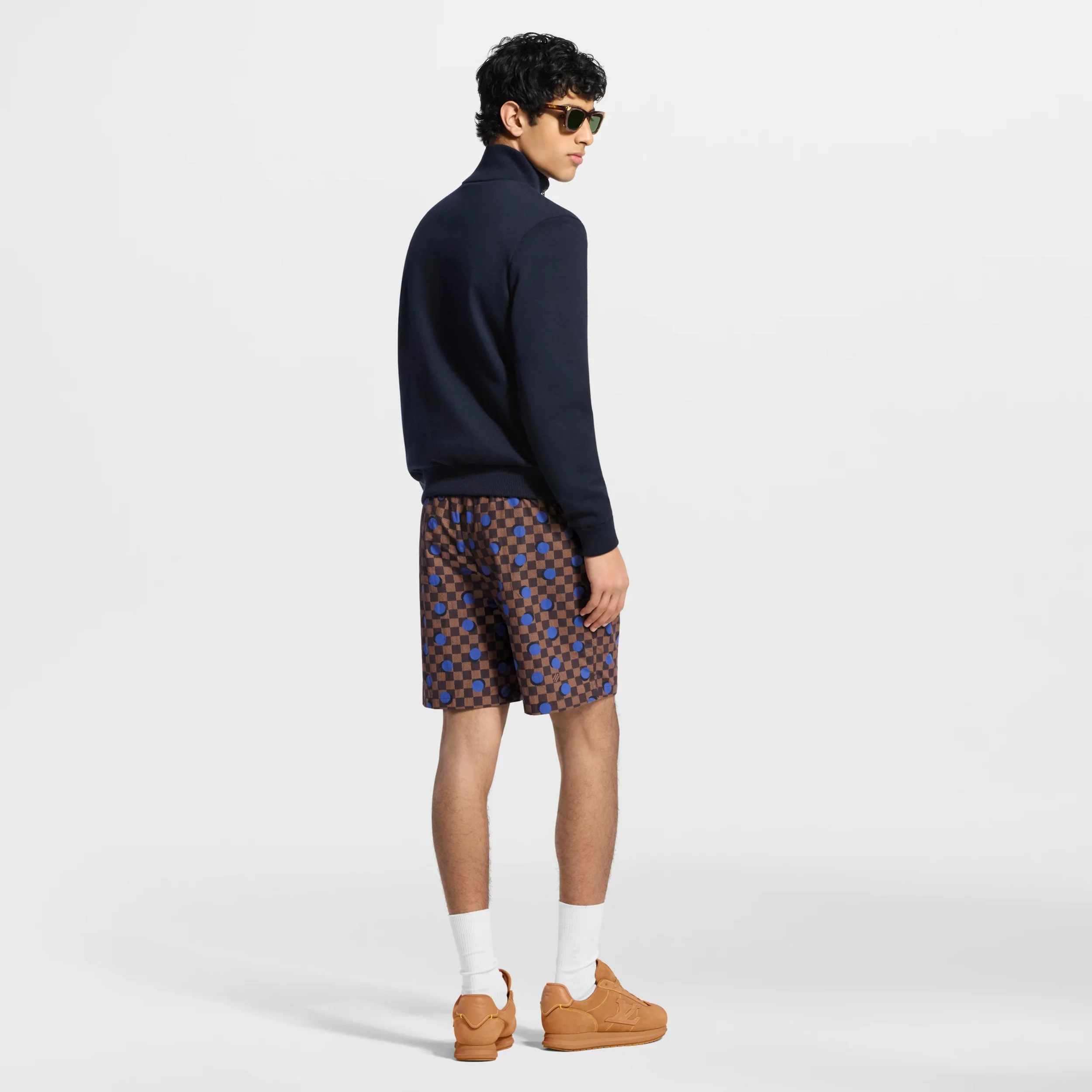 louis-vuitton-damier-swim-shorts--HVW01W846809_PM1_Ambiance view.jpeg