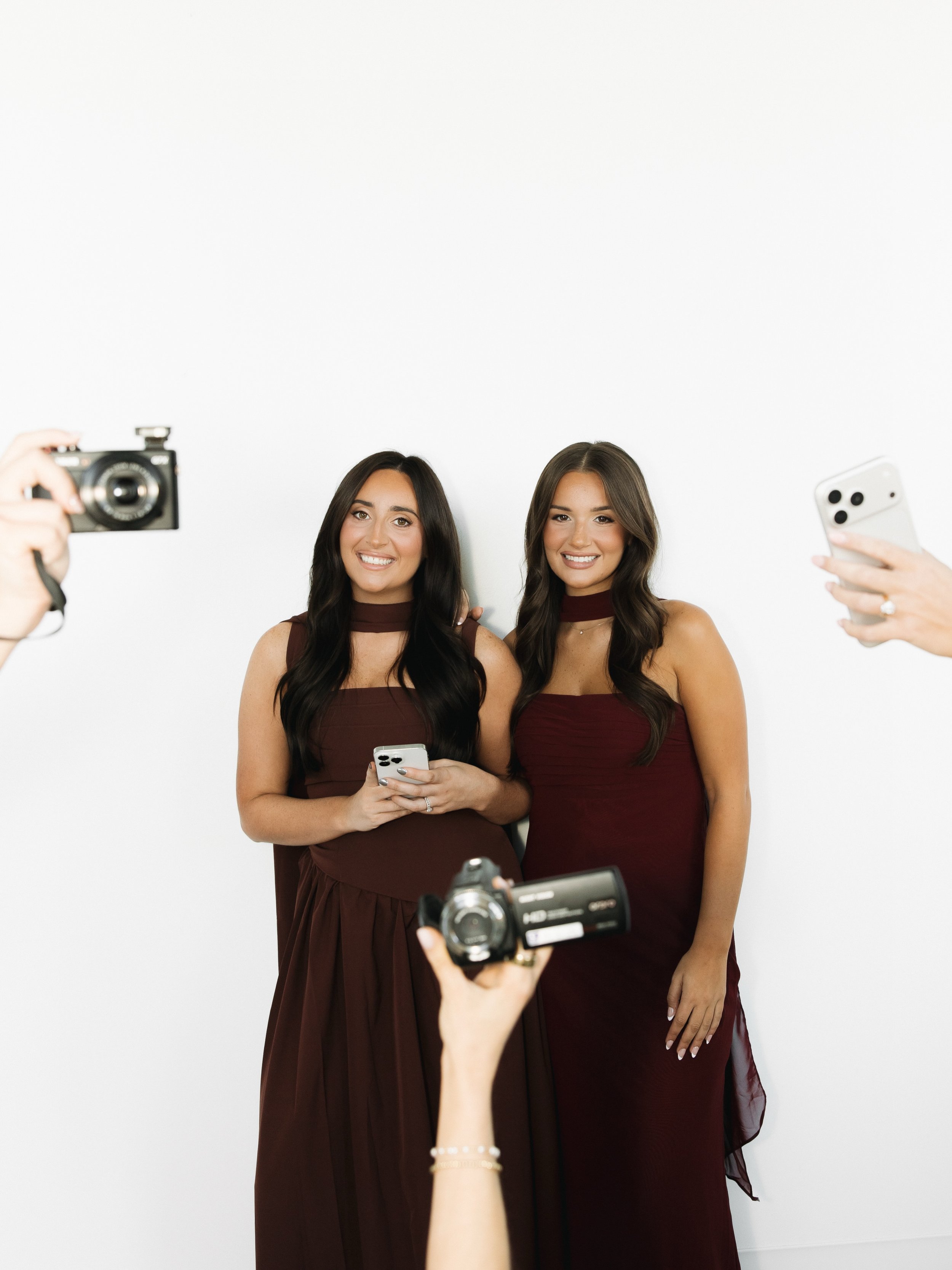 The faces &amp; visionaries behind The Vow 🤳🏻

A wedding content team serving couples in MN, WI, &amp; worldwide

Photography @emma.rosephoto 
Planning &amp; Design @stellarayweddings 
Florals @januaryandjunefloral 
Studio @abide.studios 
Makeup @m