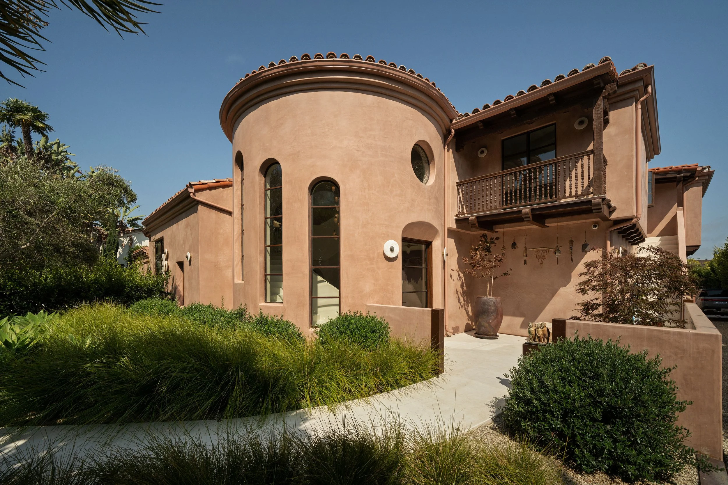 An image of The Pink House.