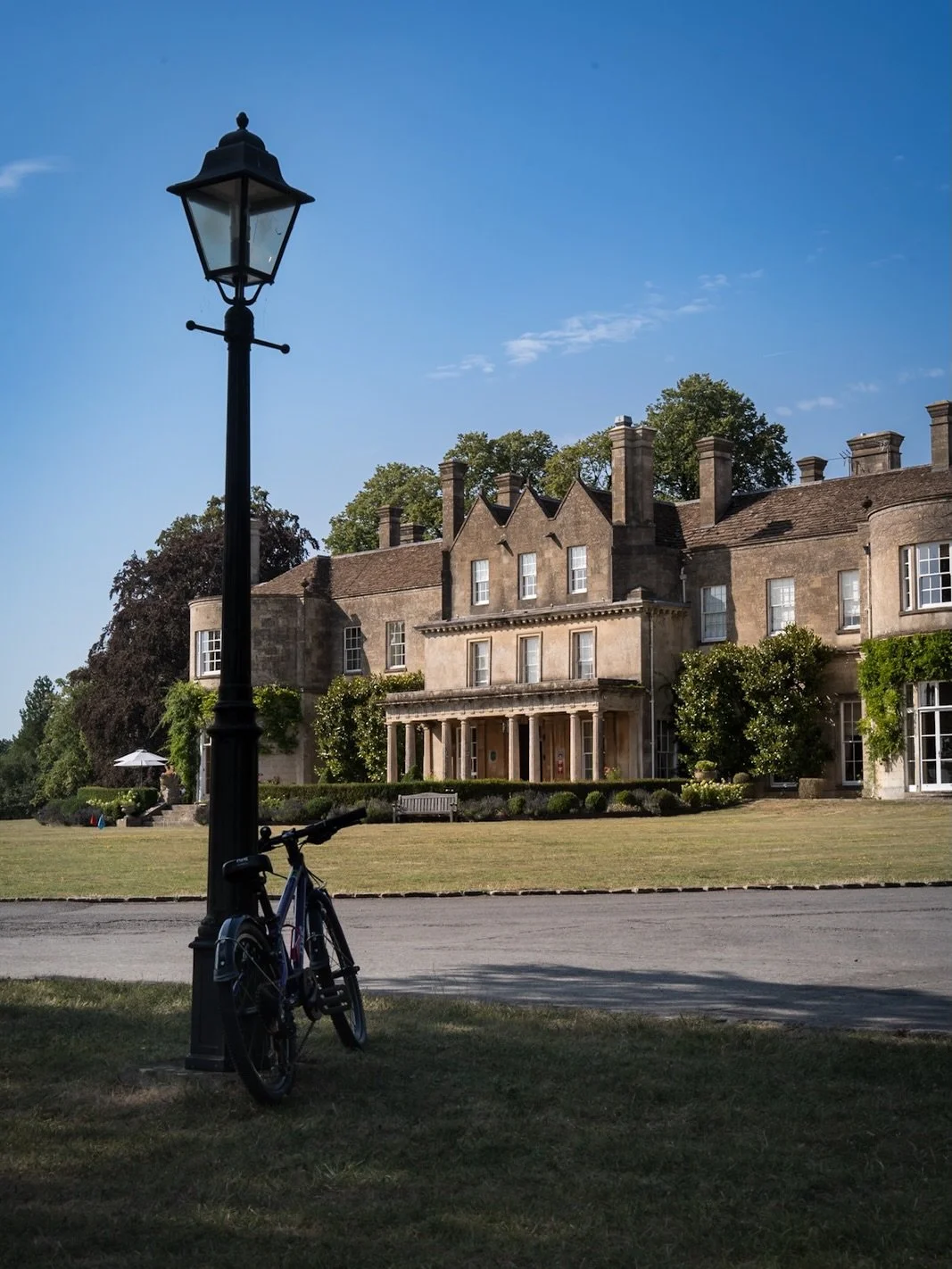 Lucknam Park 🏛️🌿🛏️🧖&zwj;♀️

Last week I spent a lovely couple of hours exploring the gardens of one of Wiltshire&rsquo;s beautiful country houses, Lucknam Park.

As you no doubt know about me already, I love to capture the point at which a human-