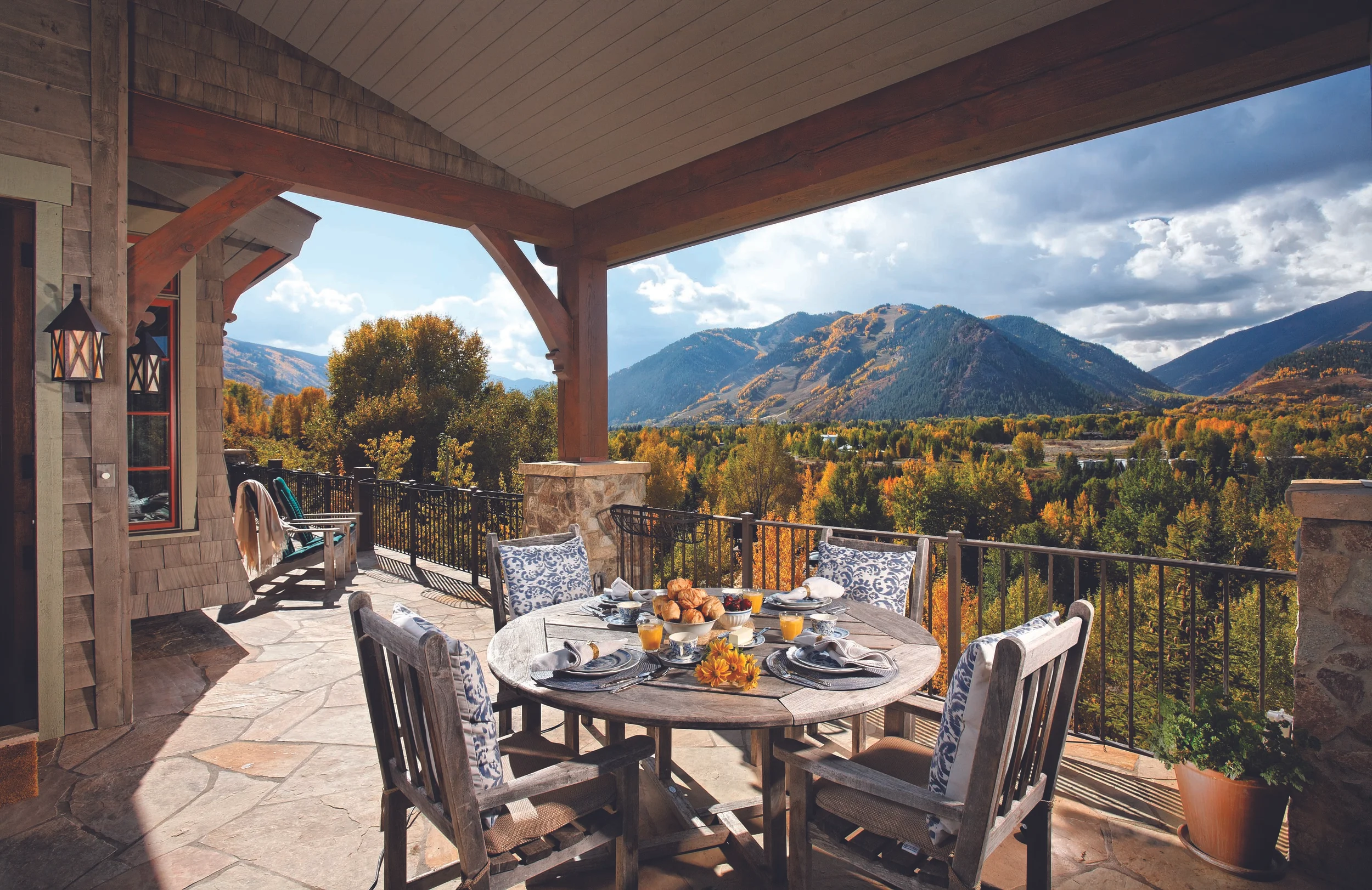 LQ_RiggsRedMBreakfastPatio.jpg