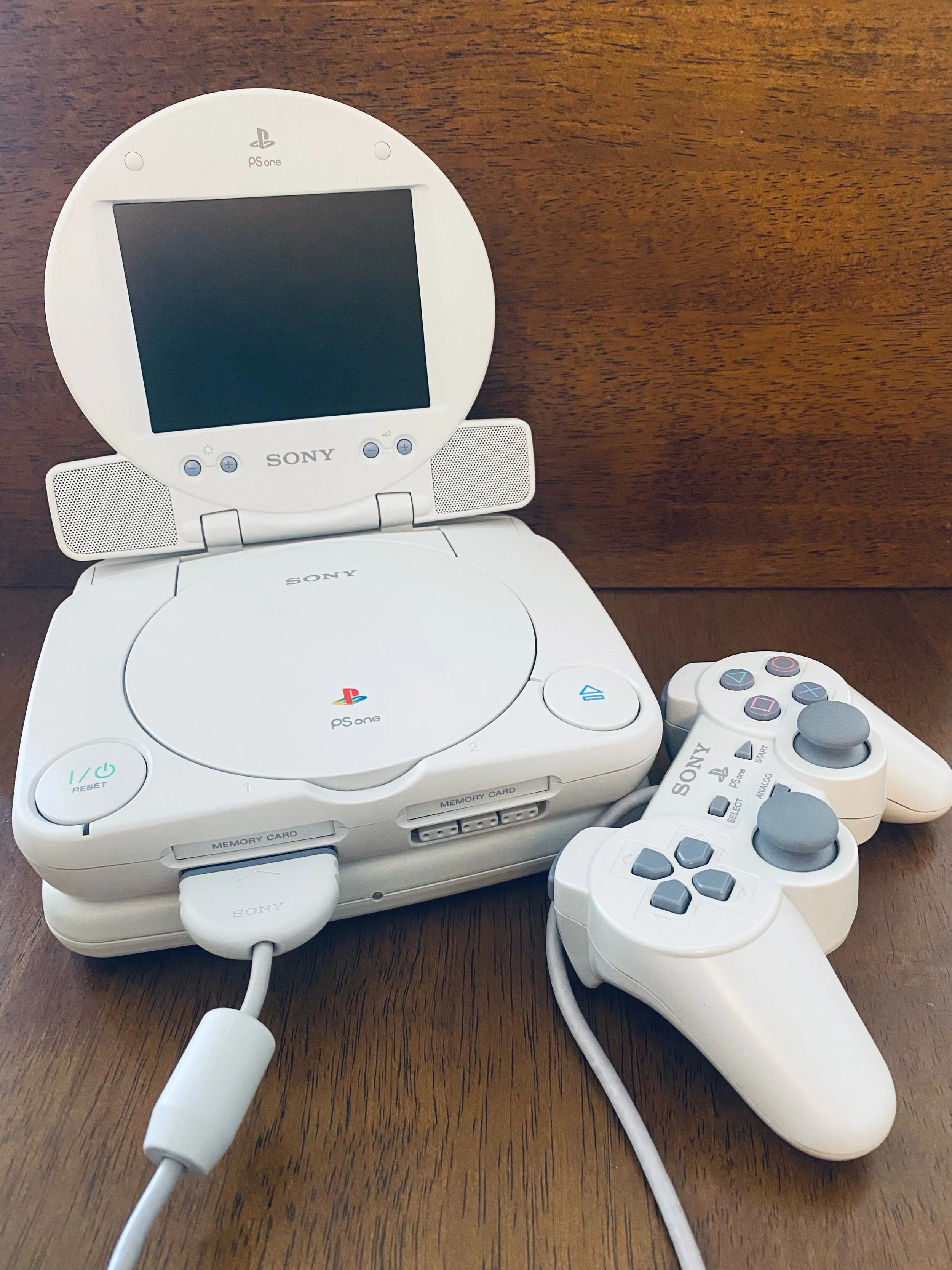 Peak 2001 flex 💪 

Kids with Nintendo Switches will never know the lengths we went to for console gaming on the go. PSone + LCD screen + battery pack.