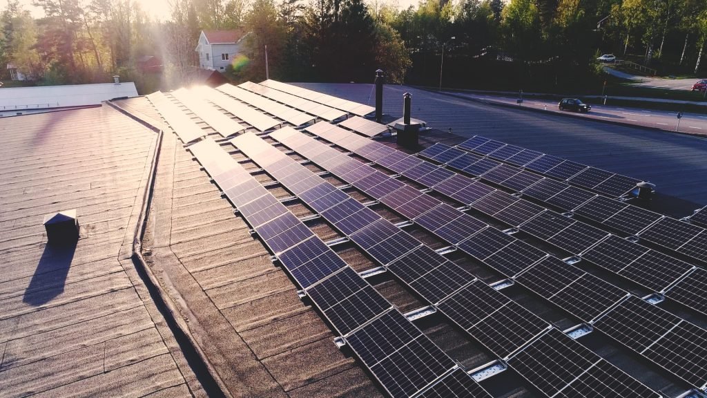 Vätterleden Fastigheter med grön el genom solpaneler på taget