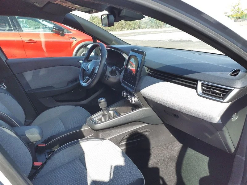 RENAULT_CLIO_GW-027-XG_6.jpg
