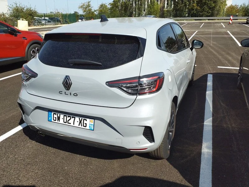 RENAULT_CLIO_GW-027-XG_4.jpg