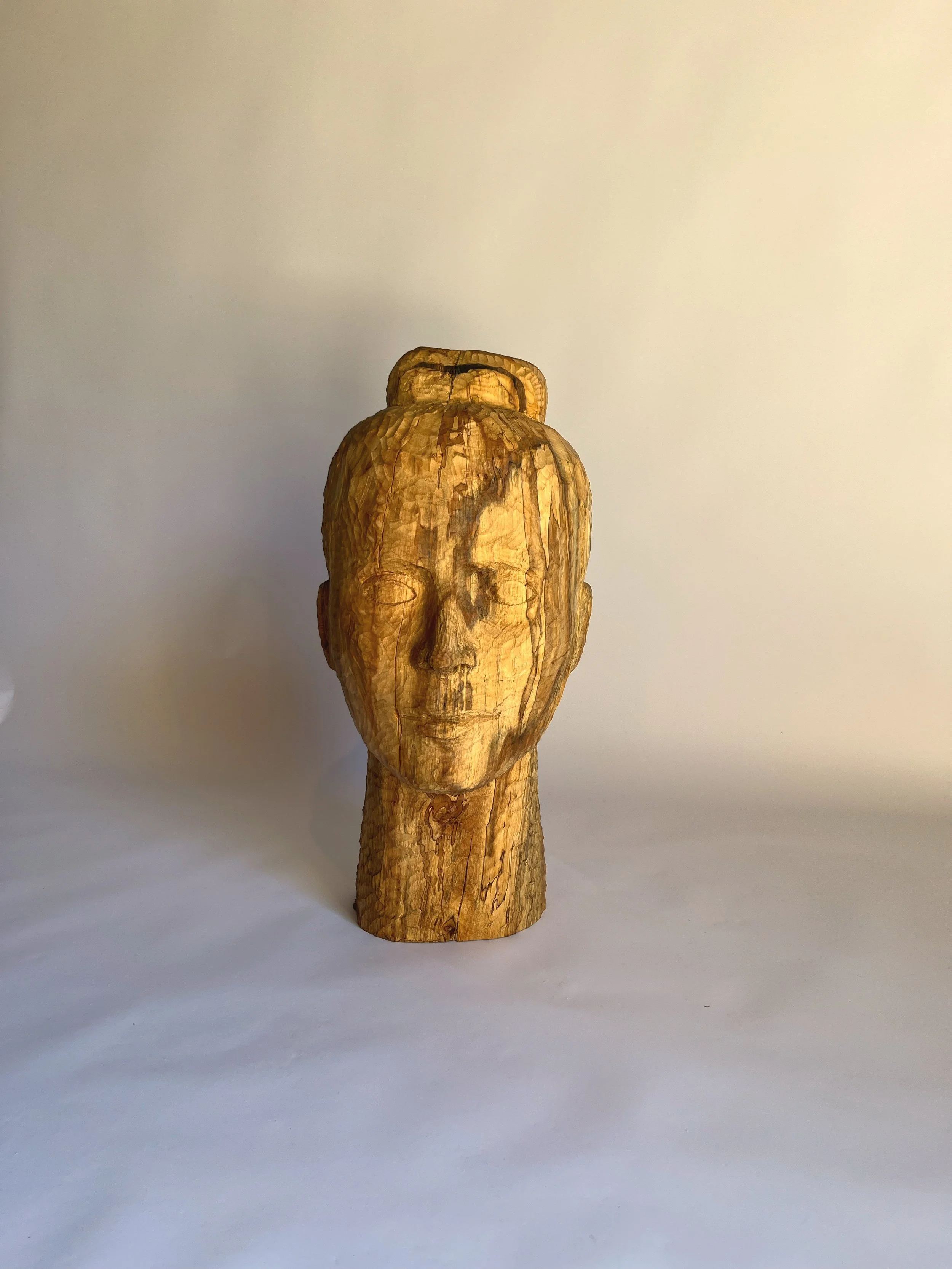 Chloé, 2025. Alder - 65 x 35 x 30 cm 