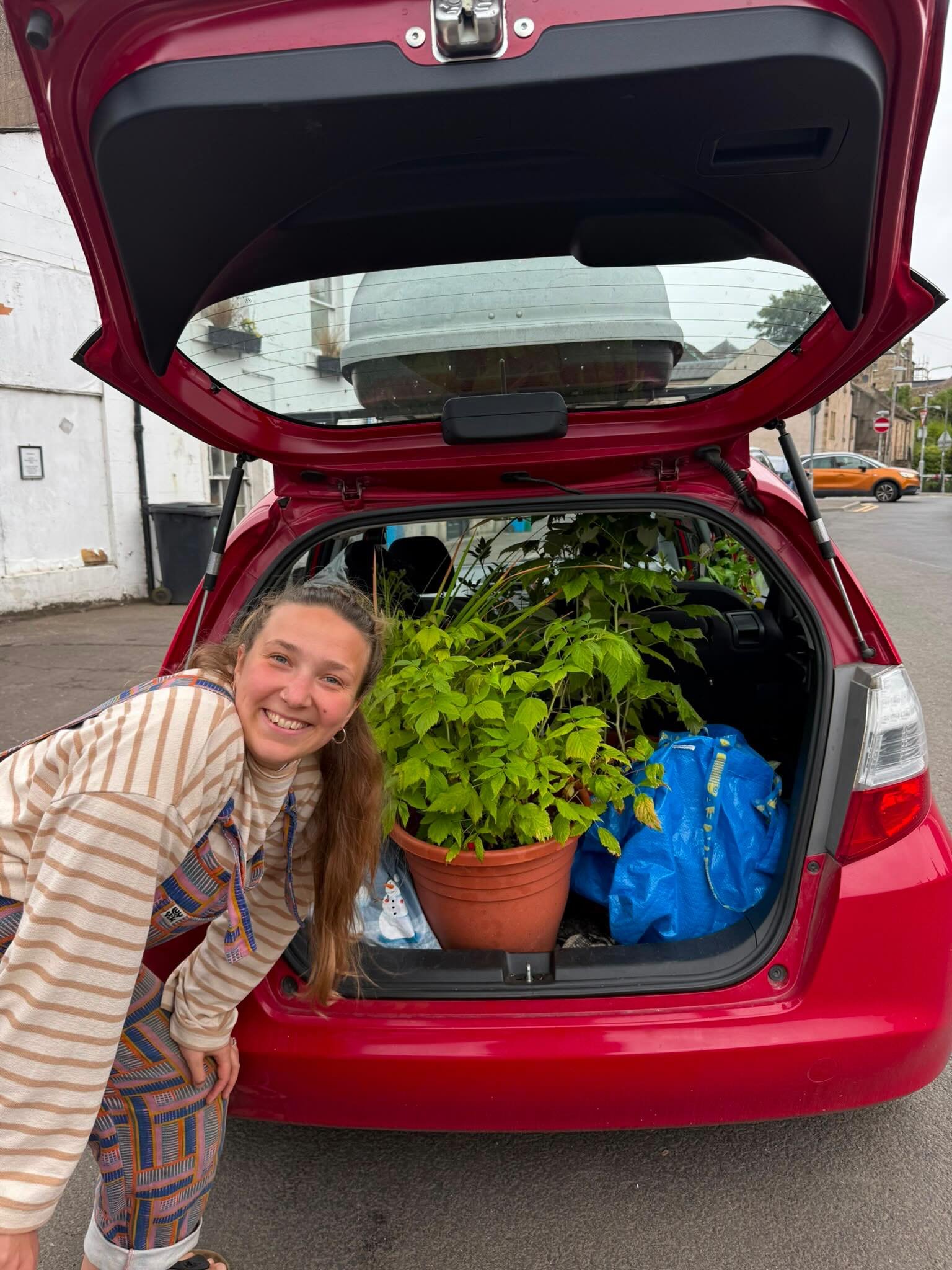 I&rsquo;ve been looking forward to today! 💚

My husband and I have taken the day off to help a lovely local family who reached out in our town&rsquo;s Facebook group asking for support with their garden.

Life can get busy, and when you&rsquo;re jug
