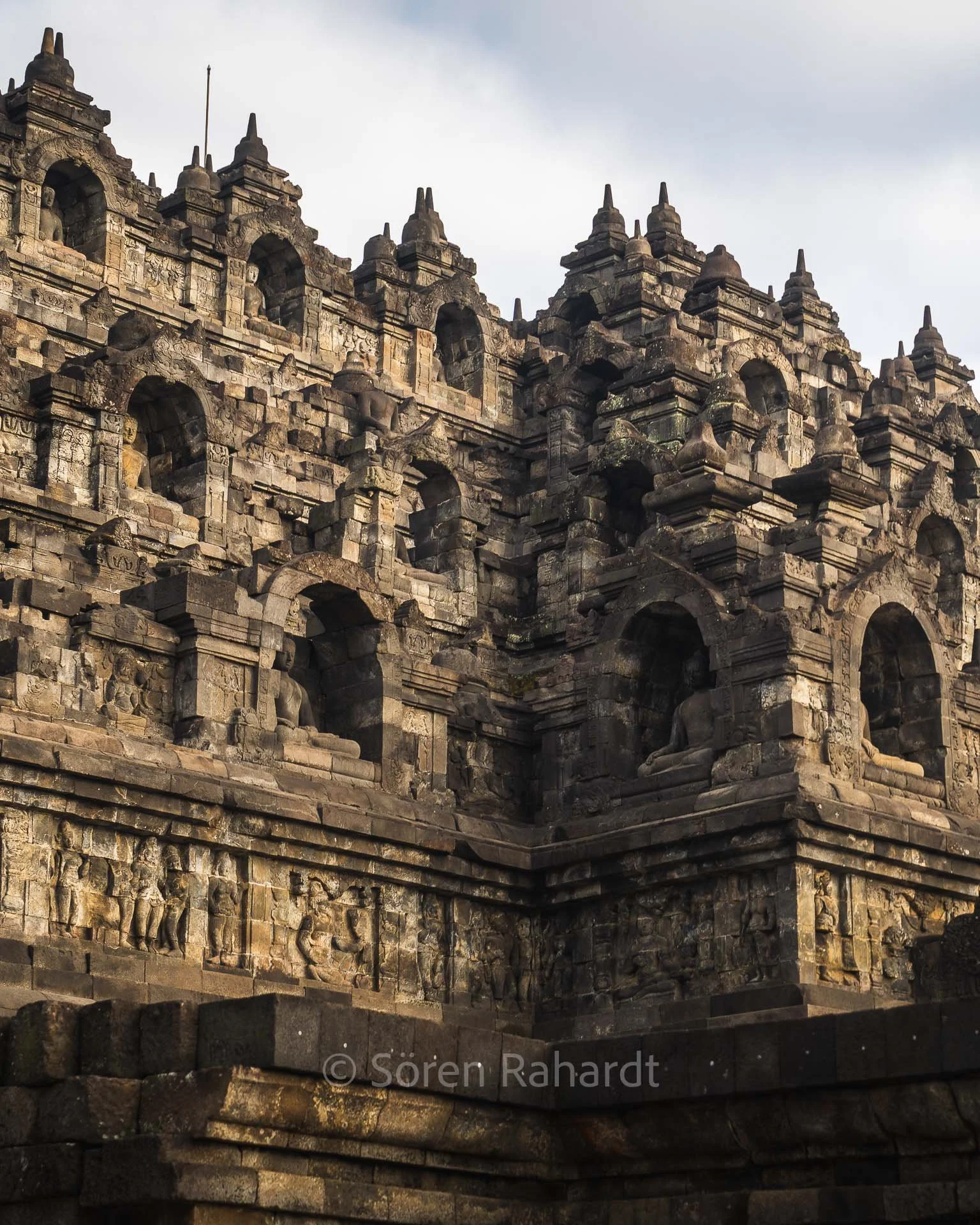 soeren-2023-urban-indonesia-temple.jpg