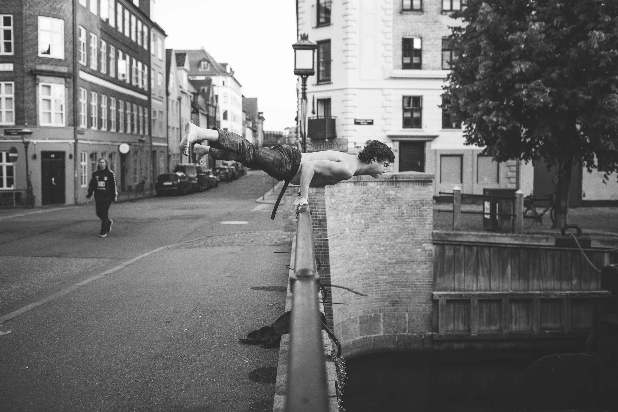 KNGU4241bw 1 1.jpg