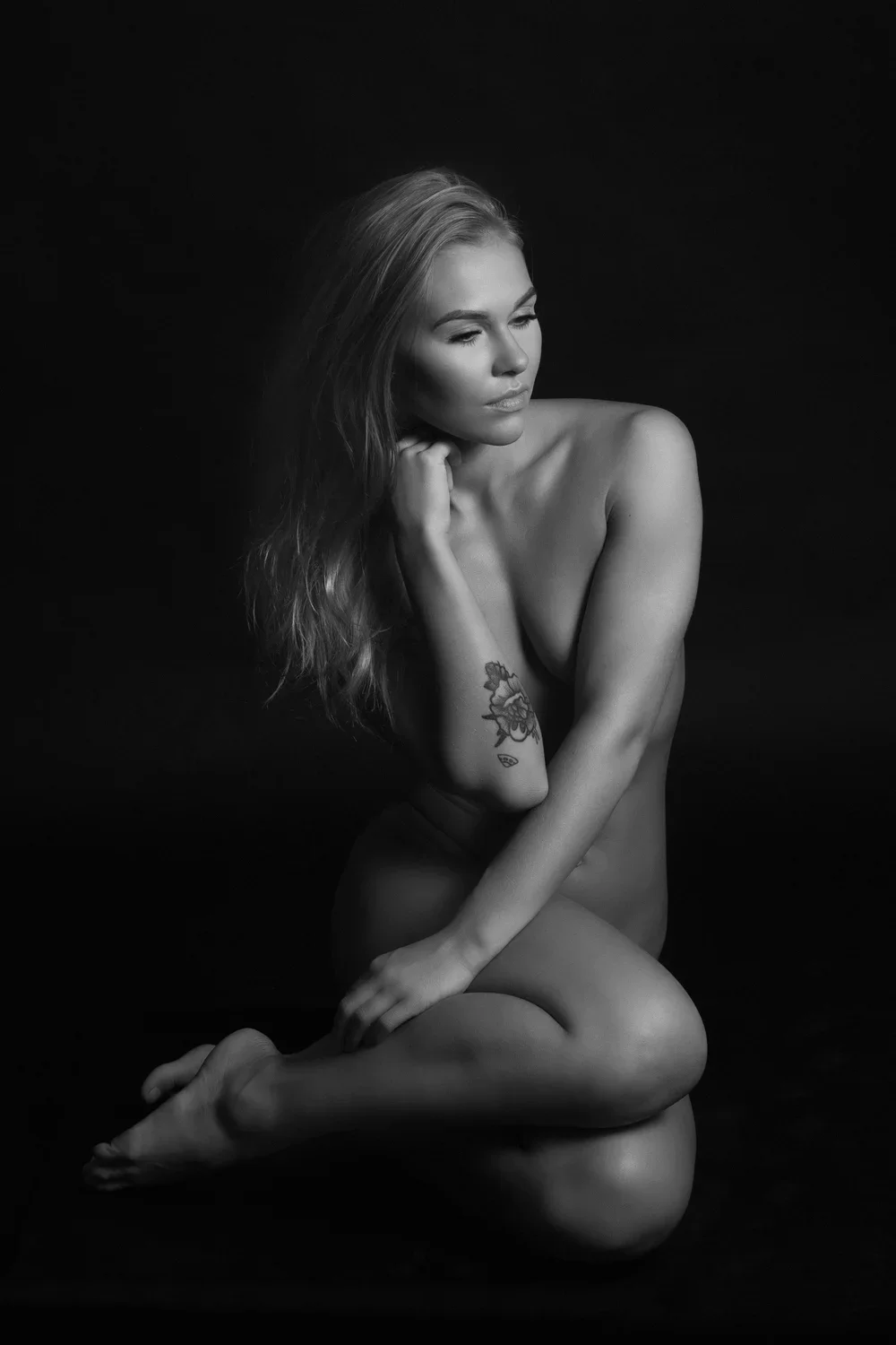 Laura+01+b+bw.jpg.webp